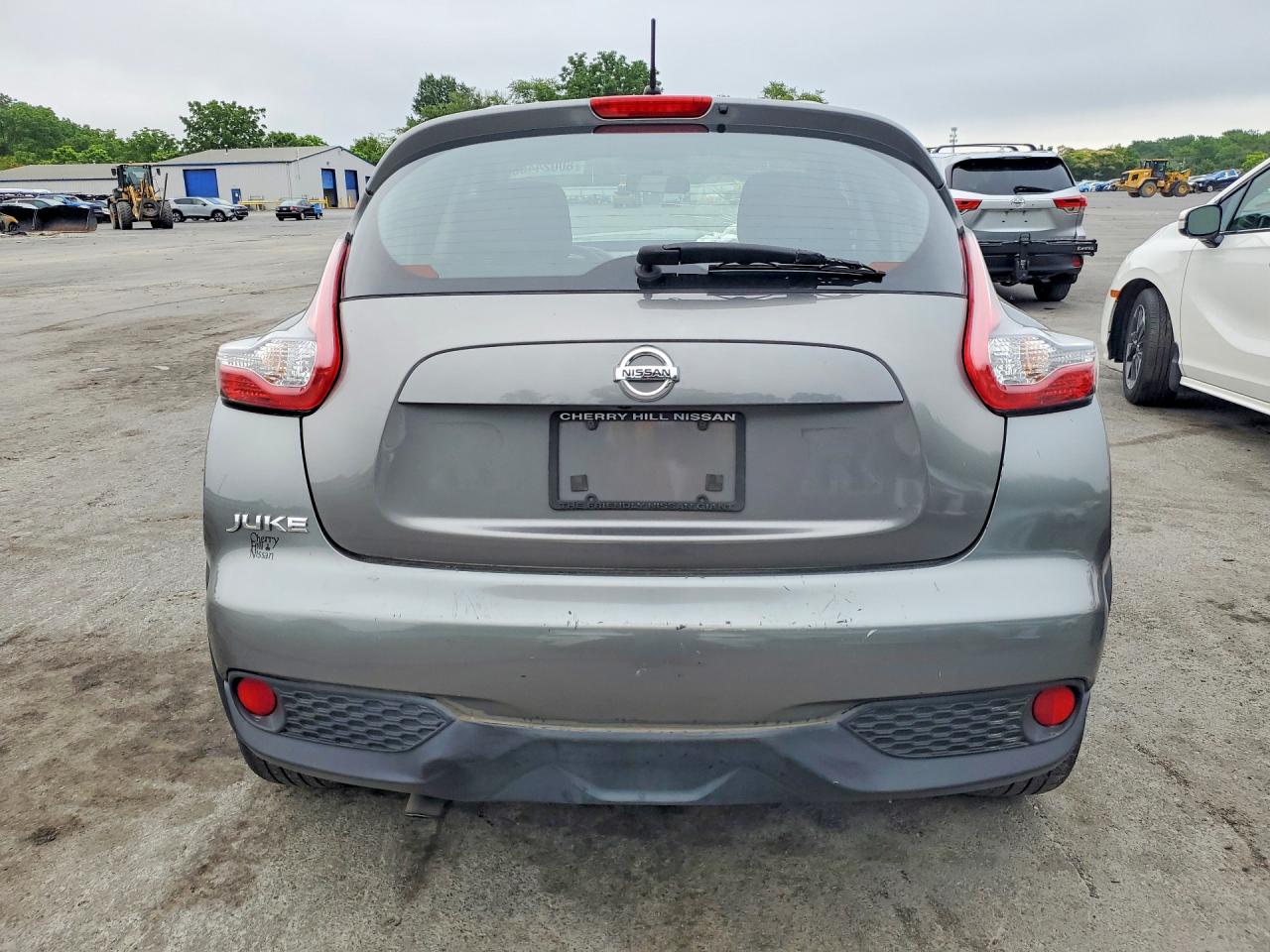 2015 Nissan Juke S Gray vin: JN8AF5MR4FT509657