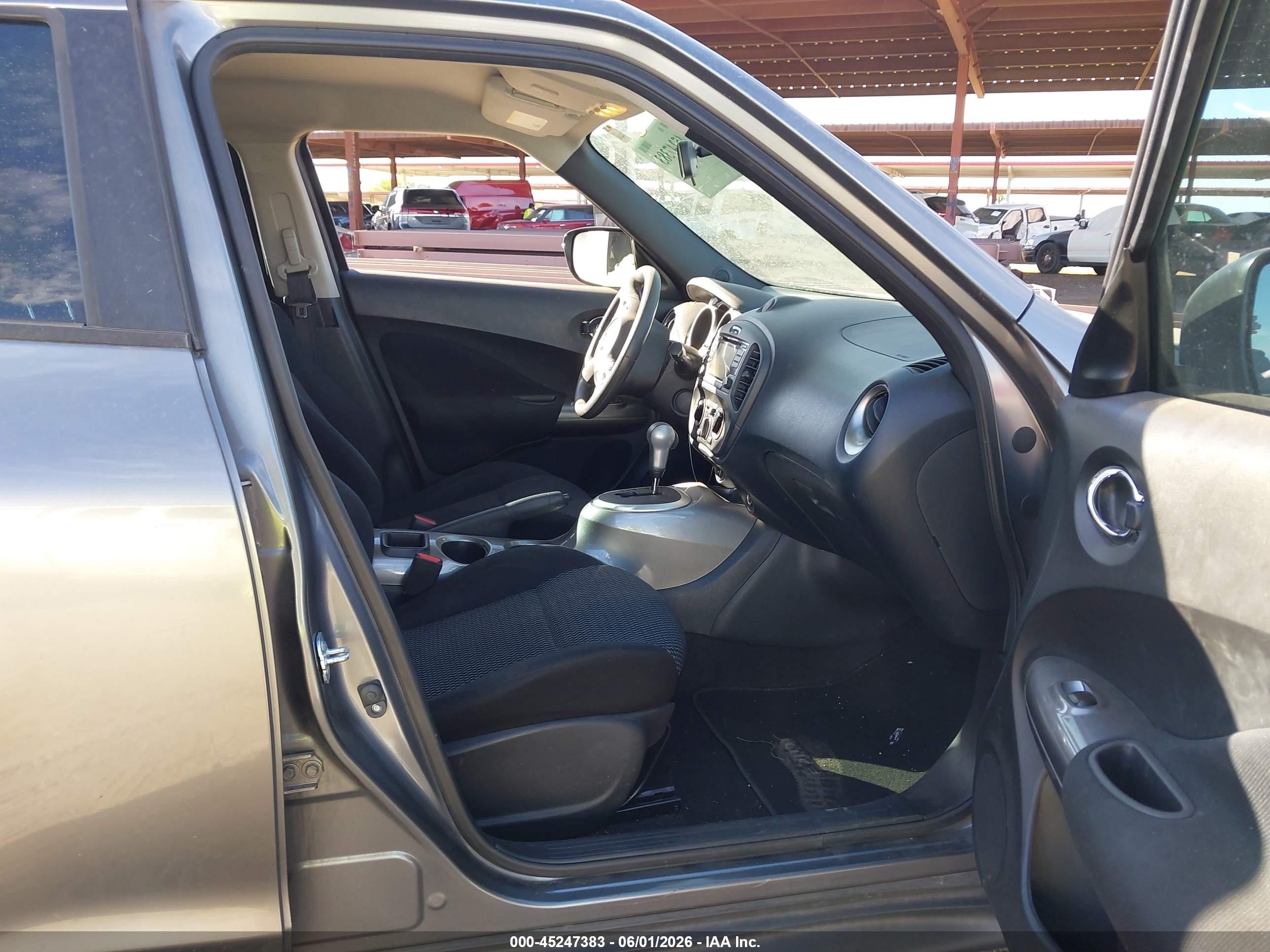 2015 Nissan Juke S Серый vin: JN8AF5MR4FT513126