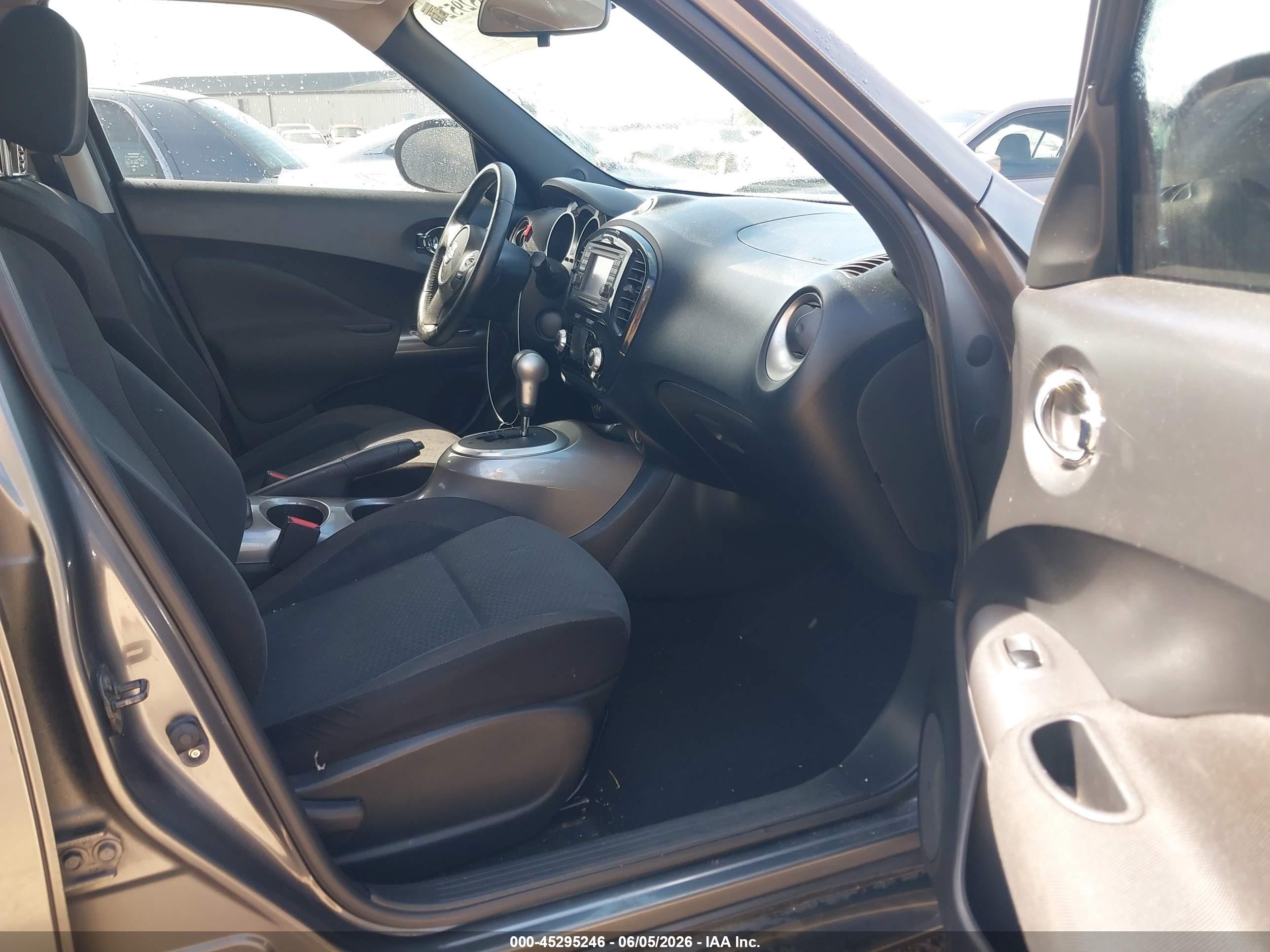 2011 Nissan Juke Sv Gray vin: JN8AF5MR5BT013129