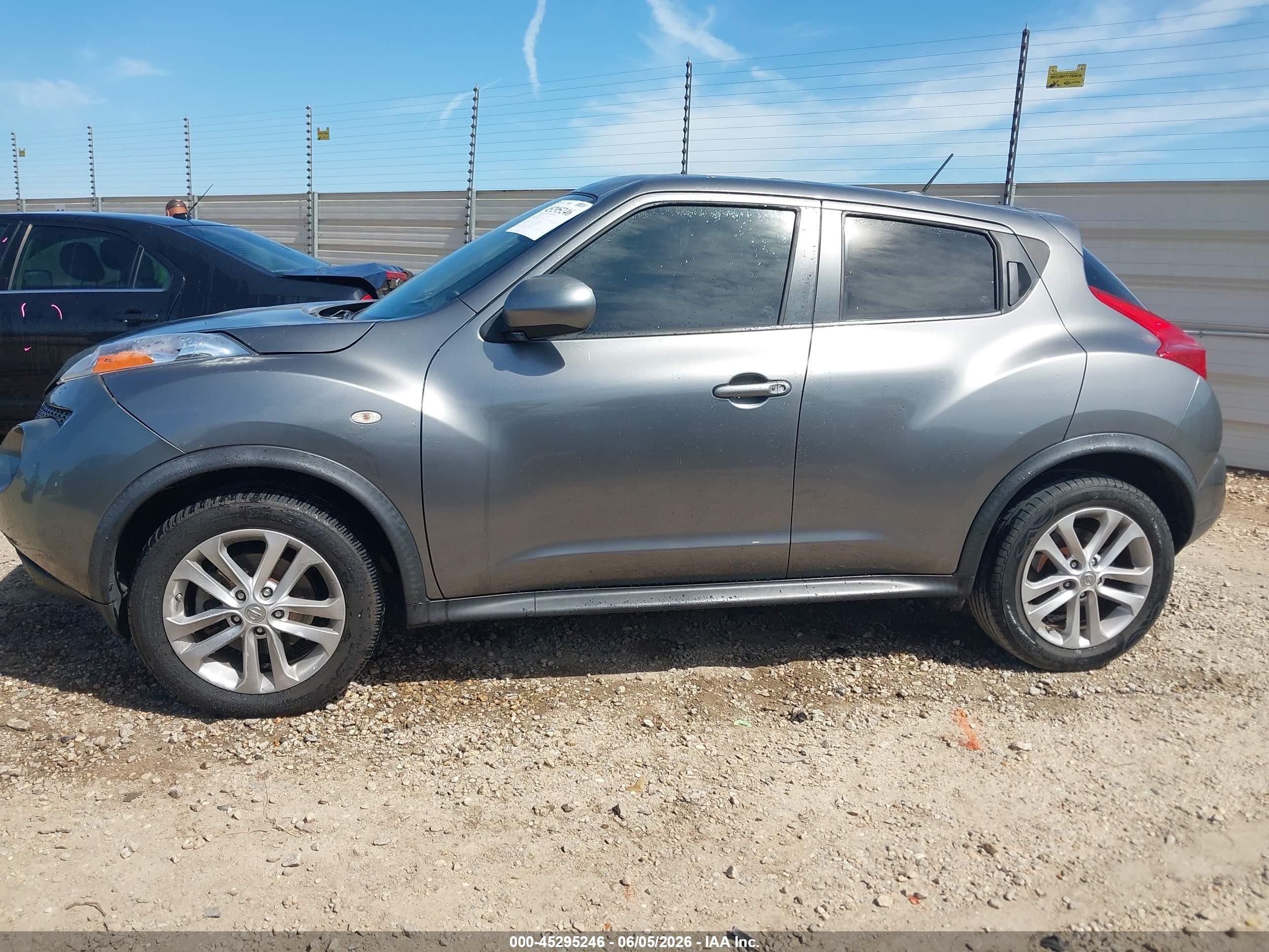 2011 Nissan Juke Sv Gray vin: JN8AF5MR5BT013129
