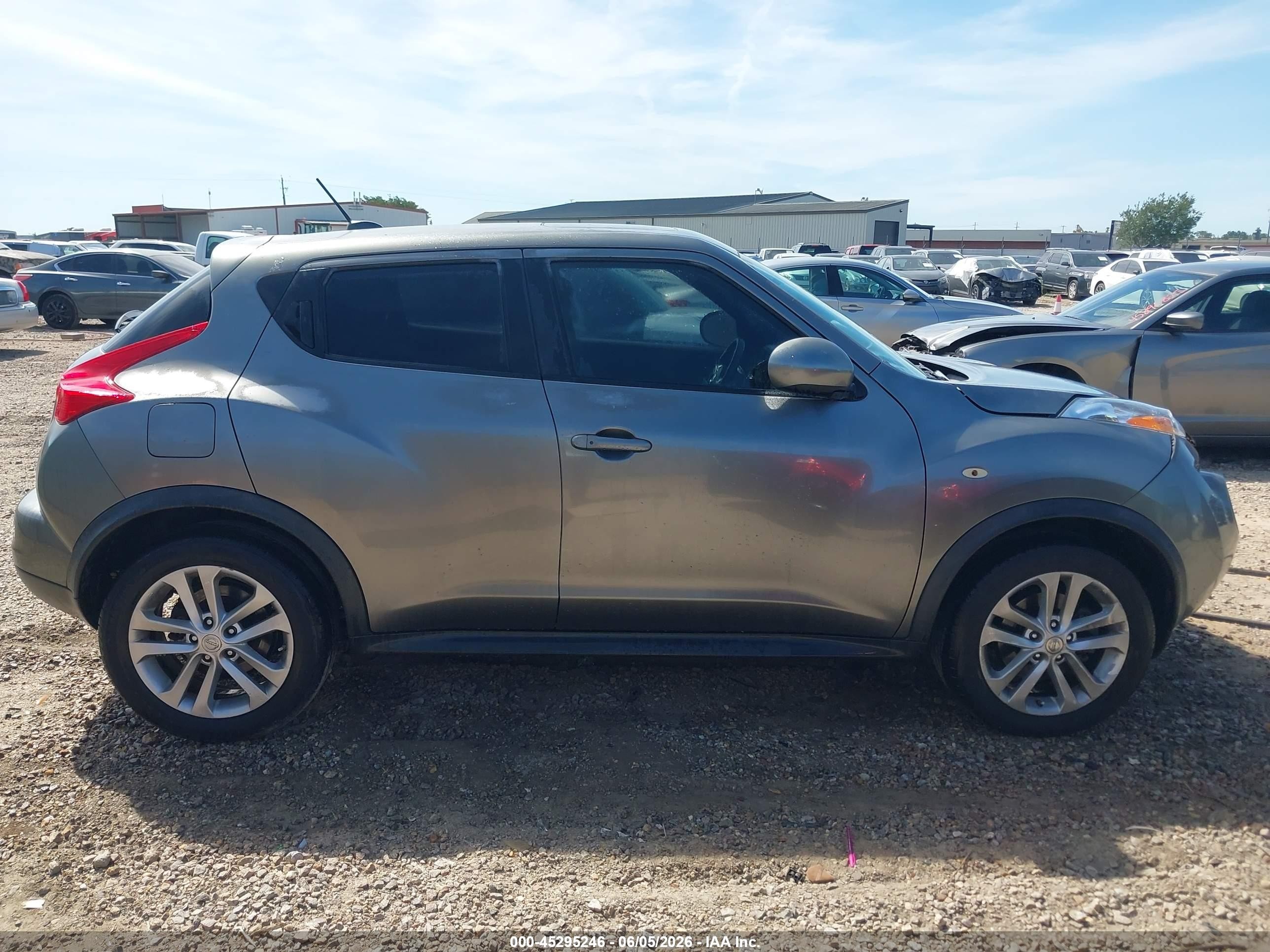 2011 Nissan Juke Sv Gray vin: JN8AF5MR5BT013129