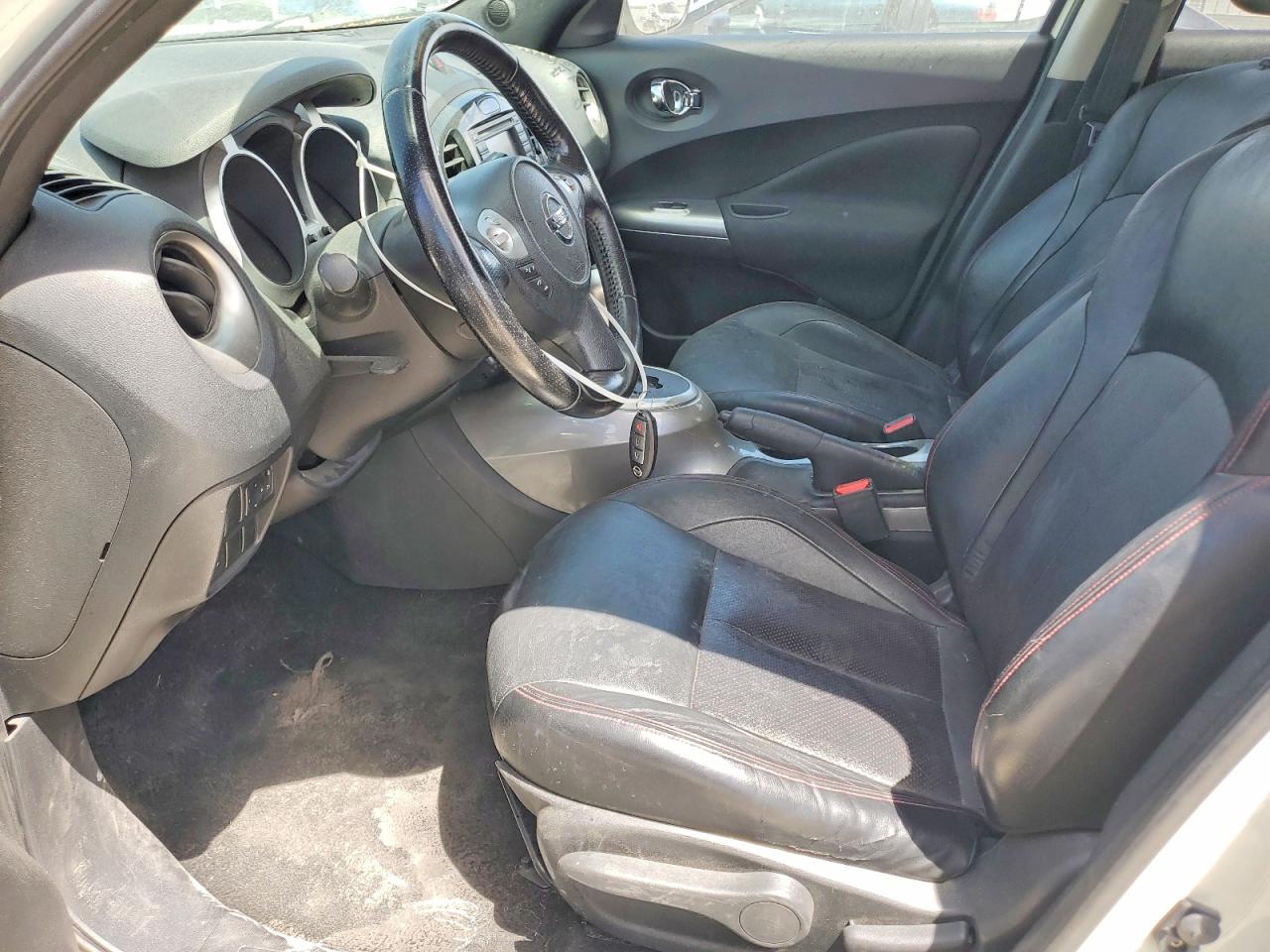 2011 Nissan Juke S White vin: JN8AF5MR5BT018167