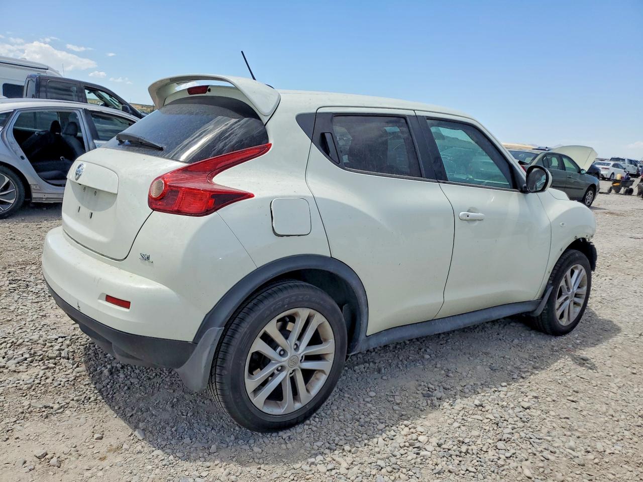 2011 Nissan Juke S White vin: JN8AF5MR5BT018167