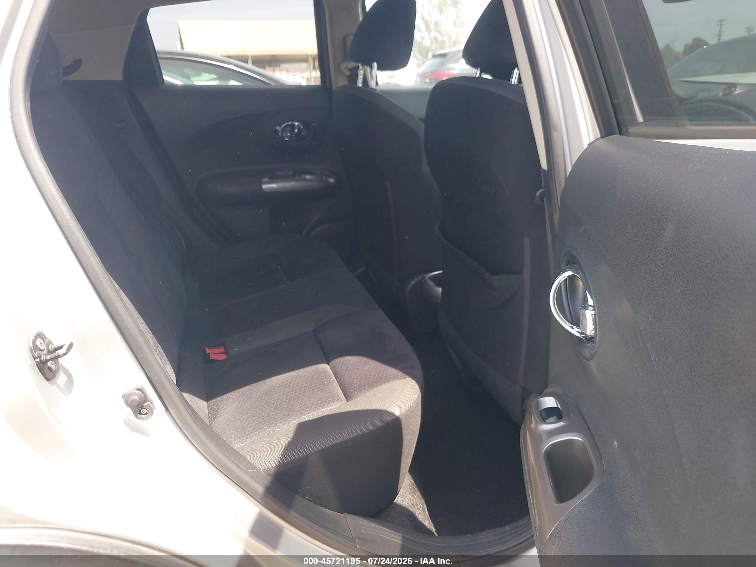2013 Nissan Juke Sv Silver vin: JN8AF5MR5DT201944
