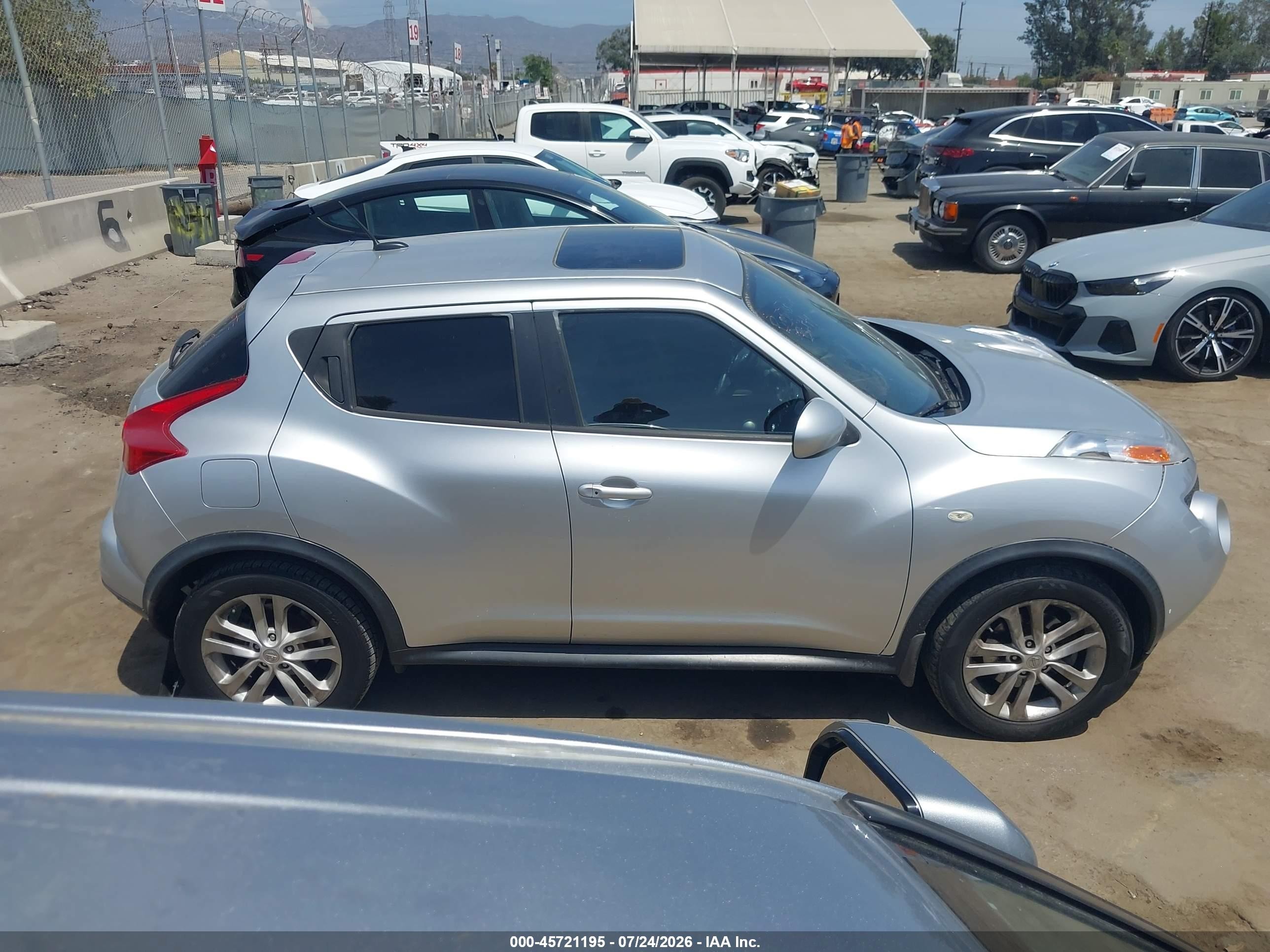 2013 Nissan Juke Sv Silver vin: JN8AF5MR5DT201944