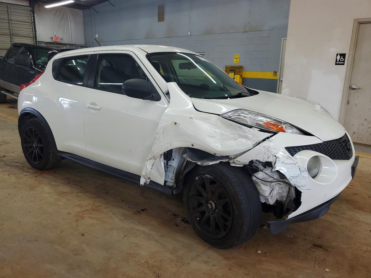2014 Nissan Juke S White vin: JN8AF5MR5ET360108
