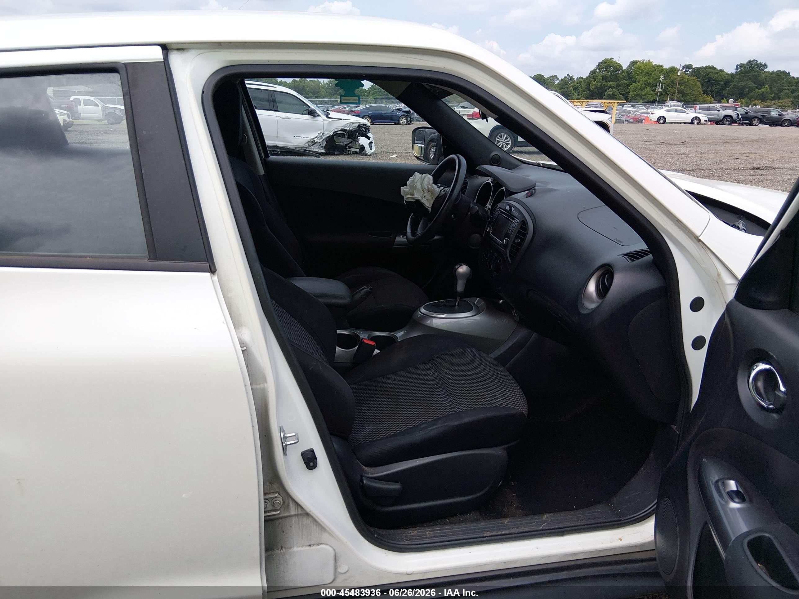 2015 Nissan Juke S White vin: JN8AF5MR5FT513720
