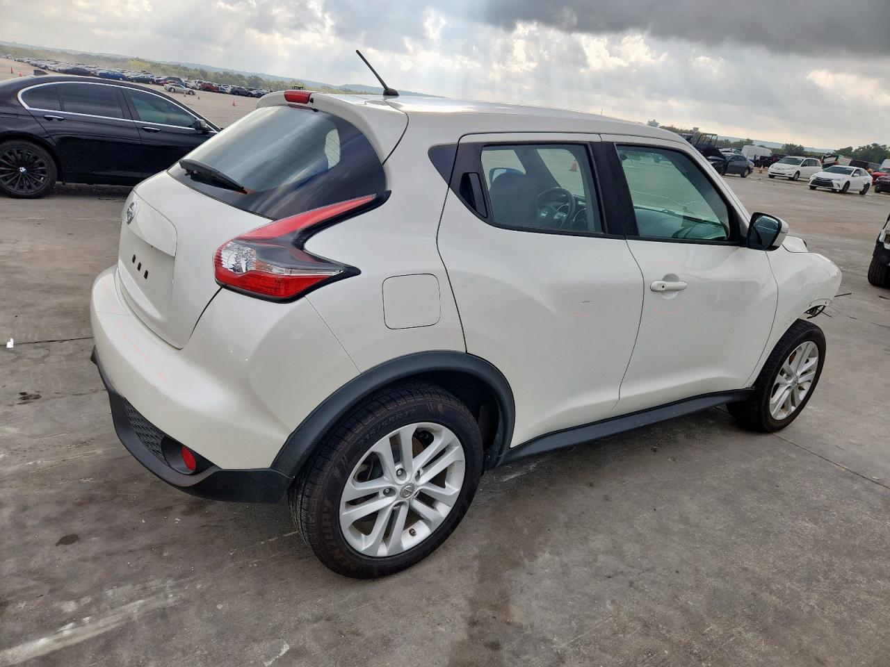 2017 Nissan Juke S White vin: JN8AF5MR5HT706212