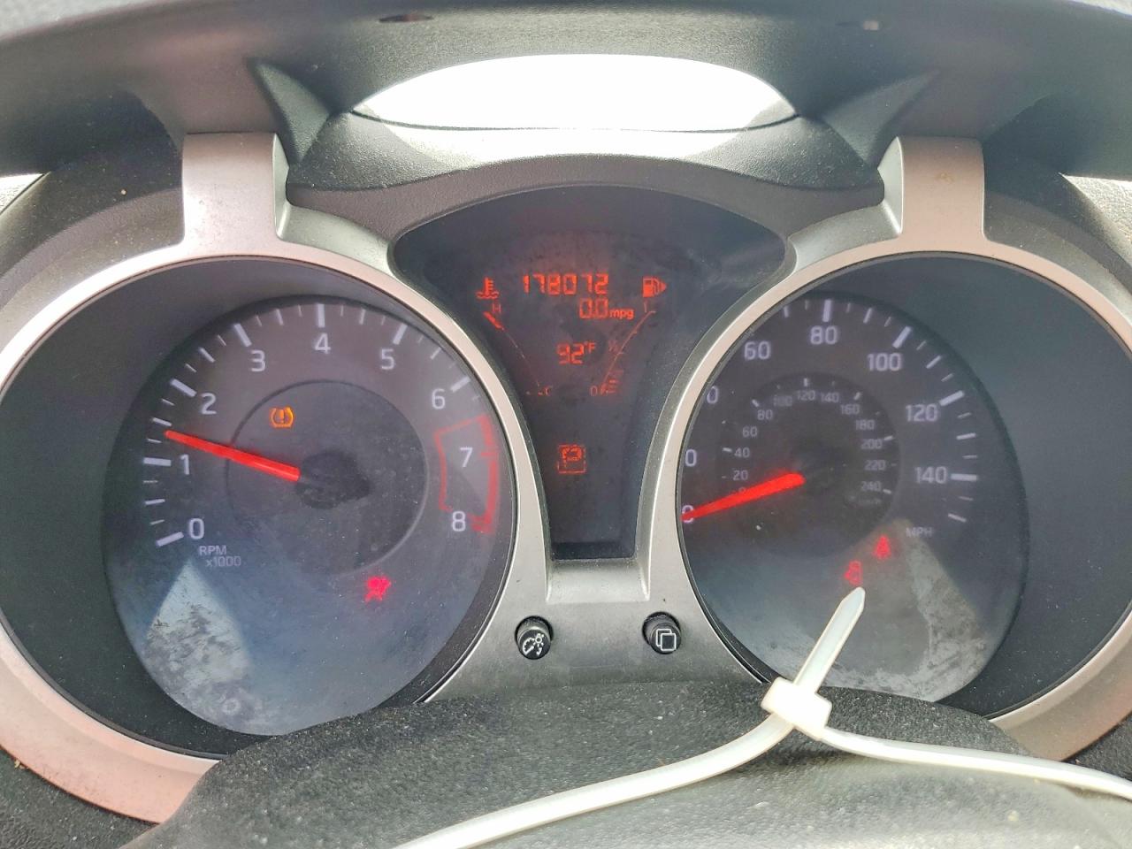 2011 Nissan Juke S Red vin: JN8AF5MR6BT016623