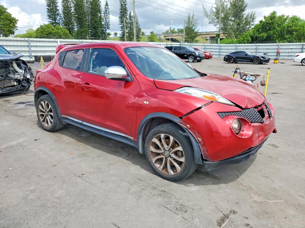 2011 Nissan Juke S Red vin: JN8AF5MR6BT016623
