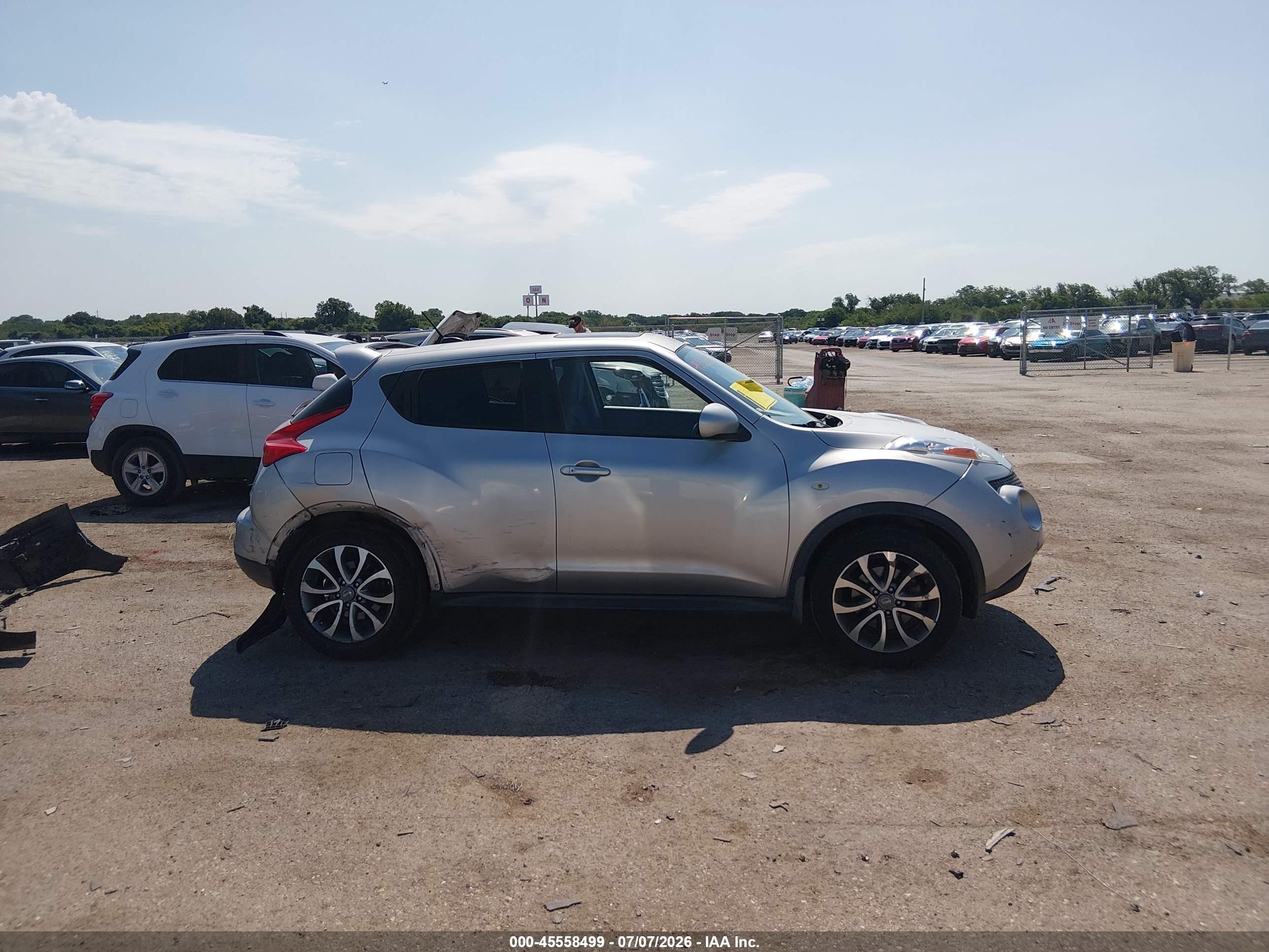 2011 Nissan Juke Sv Gray vin: JN8AF5MR6BT019229