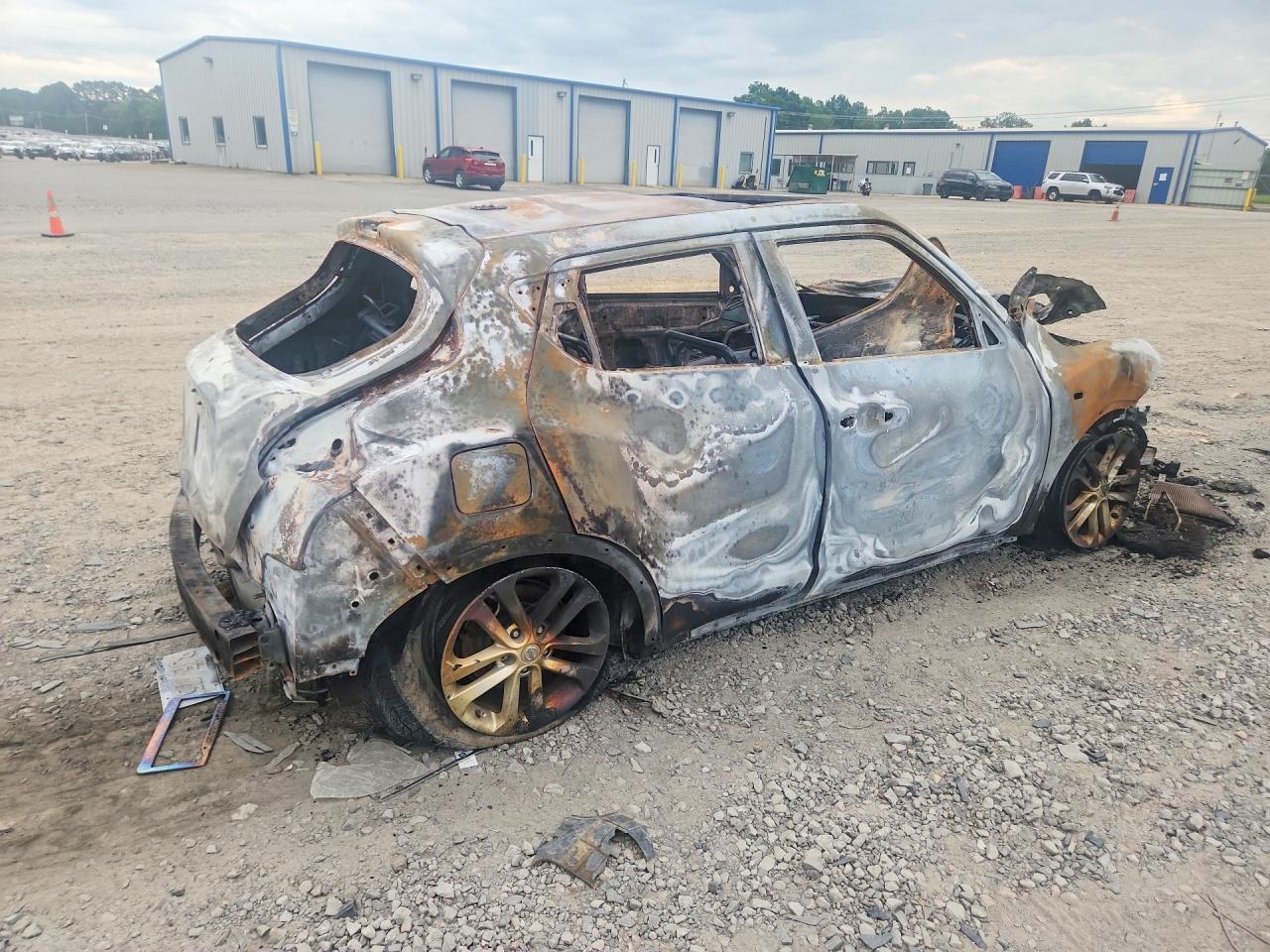 2011 Nissan Juke S Burn vin: JN8AF5MR6BT022258