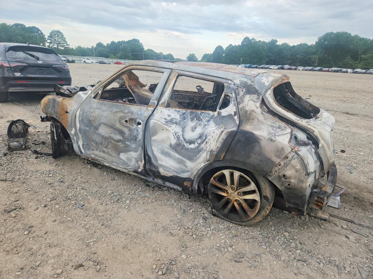 2011 Nissan Juke S Burn vin: JN8AF5MR6BT022258