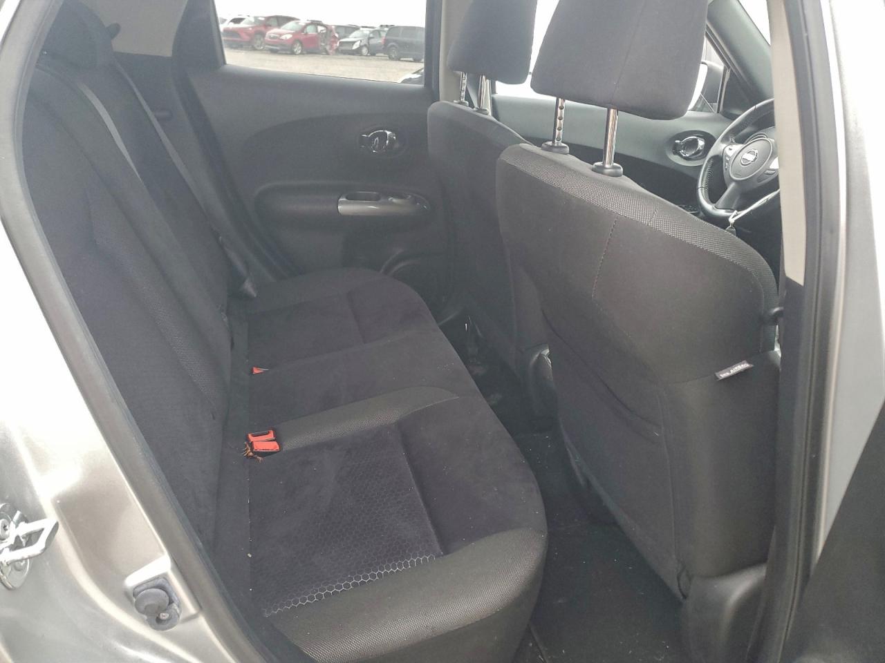 2015 Nissan Juke S Silver vin: JN8AF5MR6FT503813