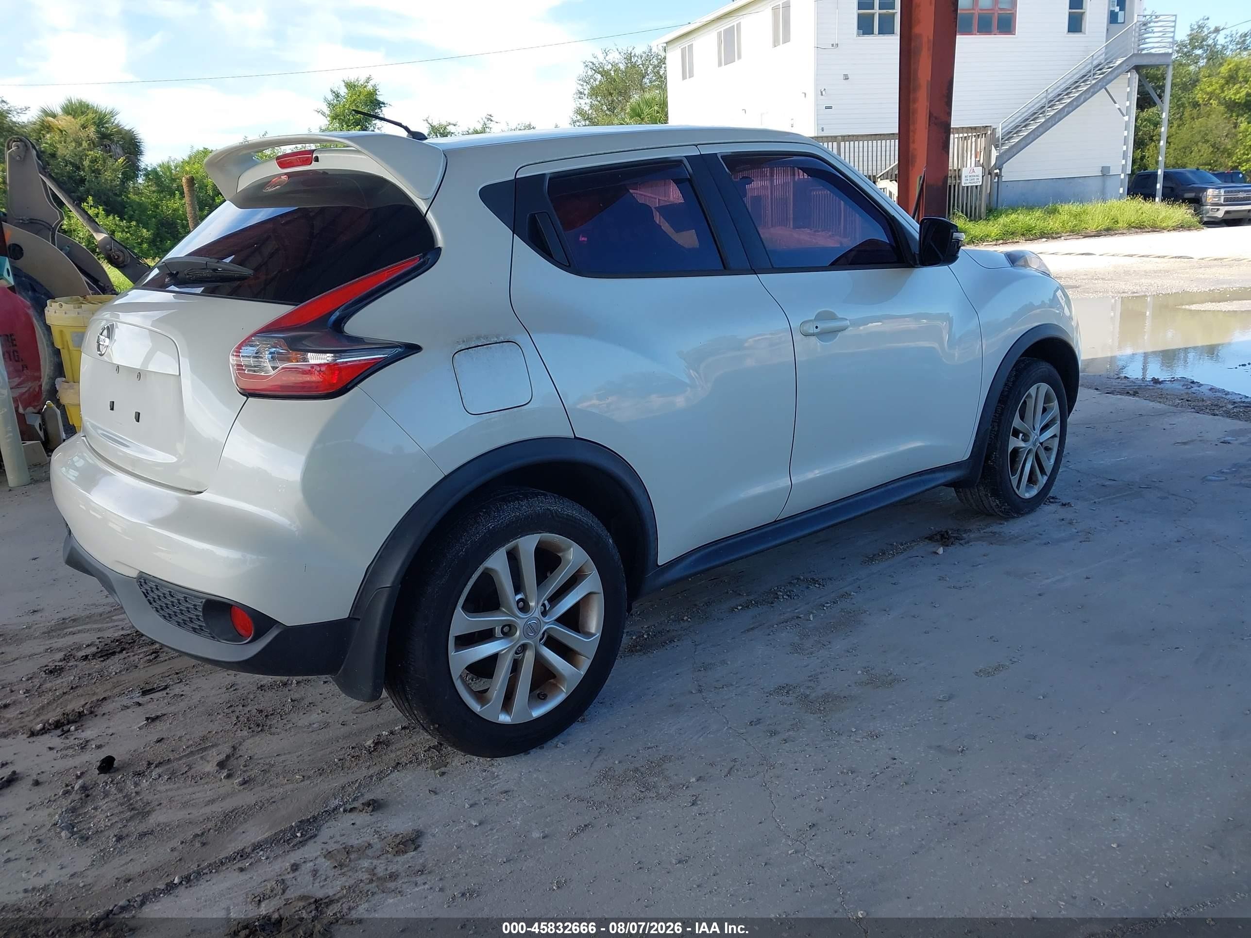 2015 Nissan Juke S White vin: JN8AF5MR6FT504346