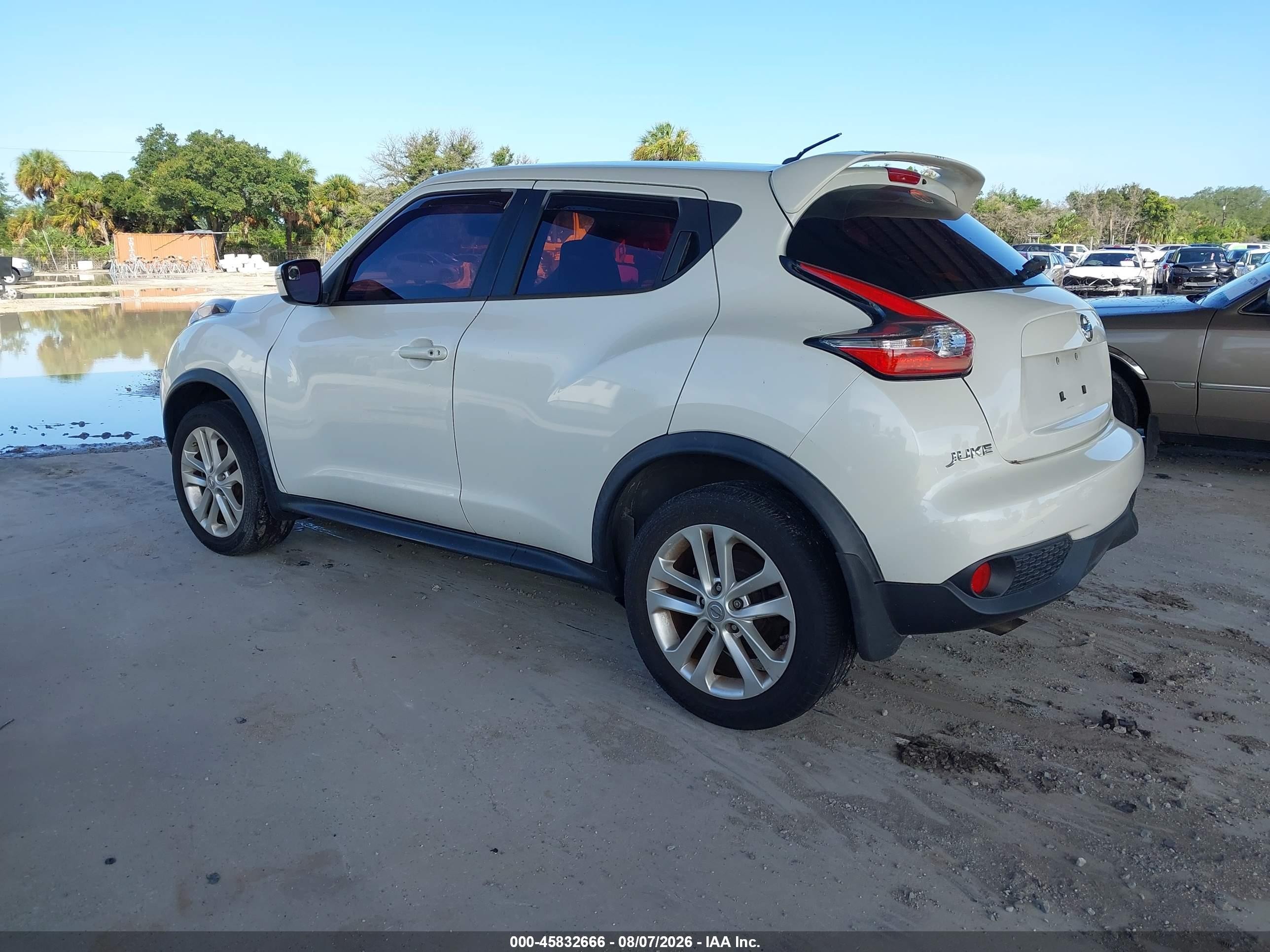 2015 Nissan Juke S White vin: JN8AF5MR6FT504346