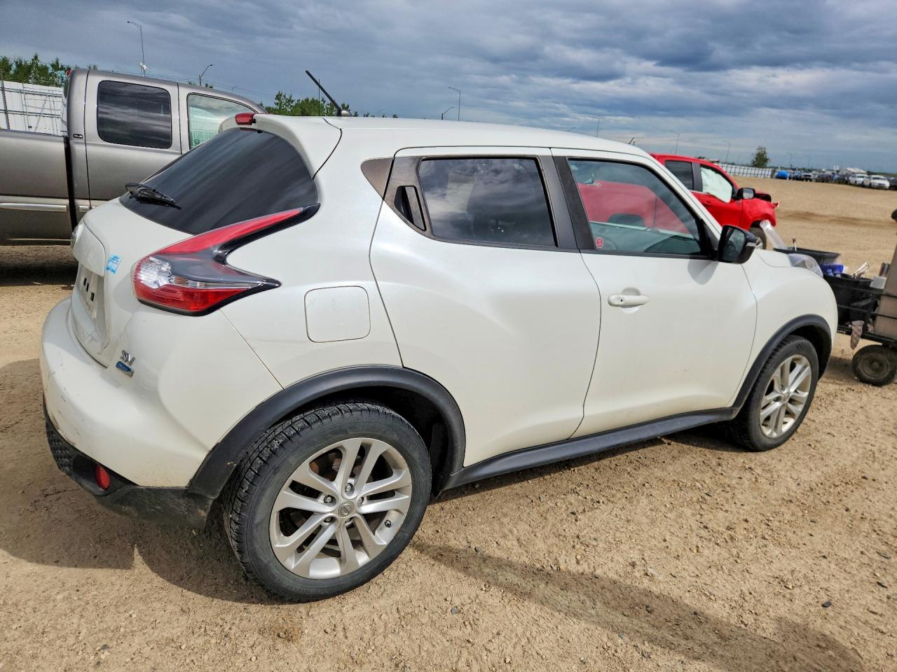 2015 Nissan Juke S White vin: JN8AF5MR6FT513080