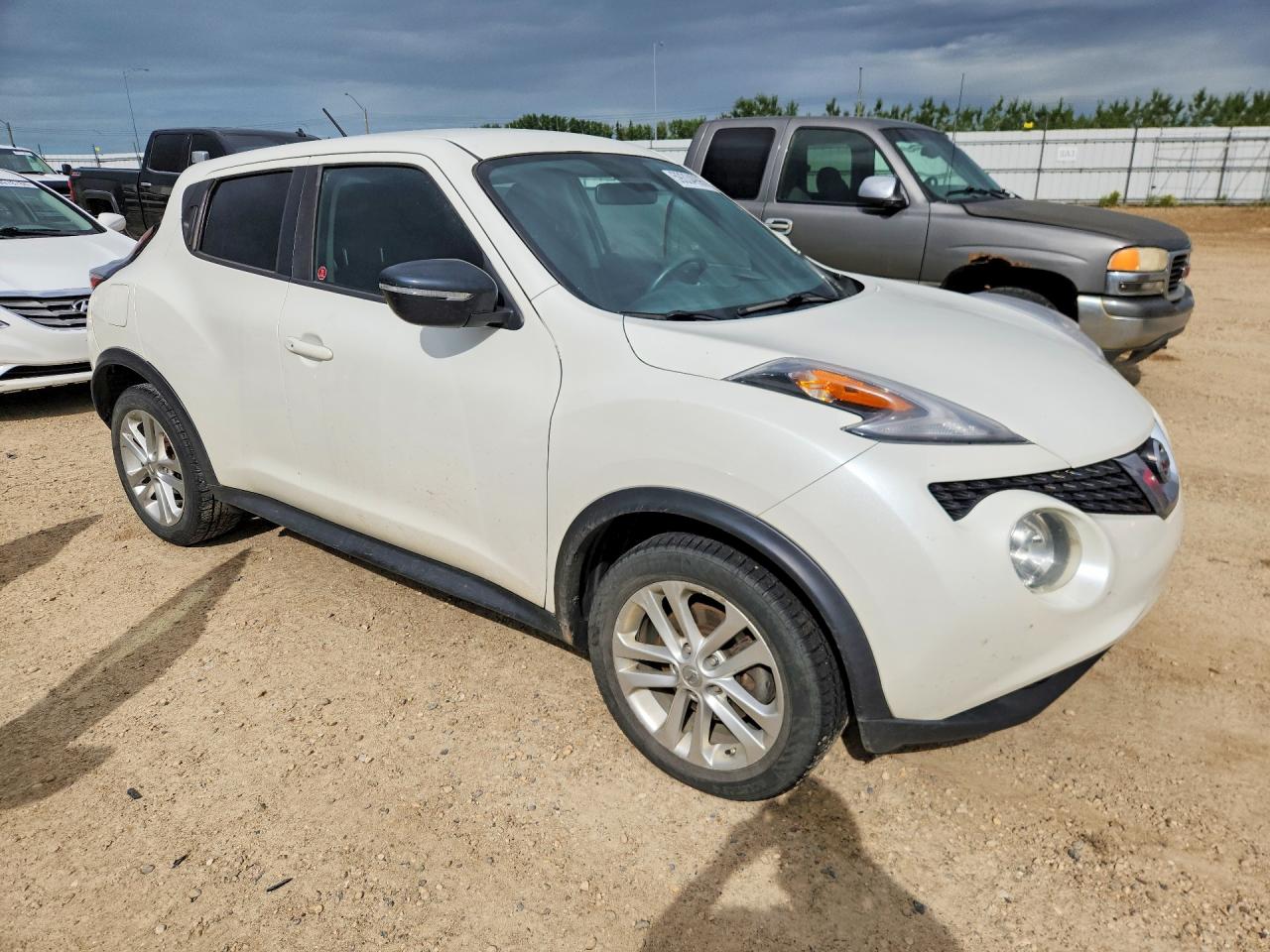 2015 Nissan Juke S White vin: JN8AF5MR6FT513080