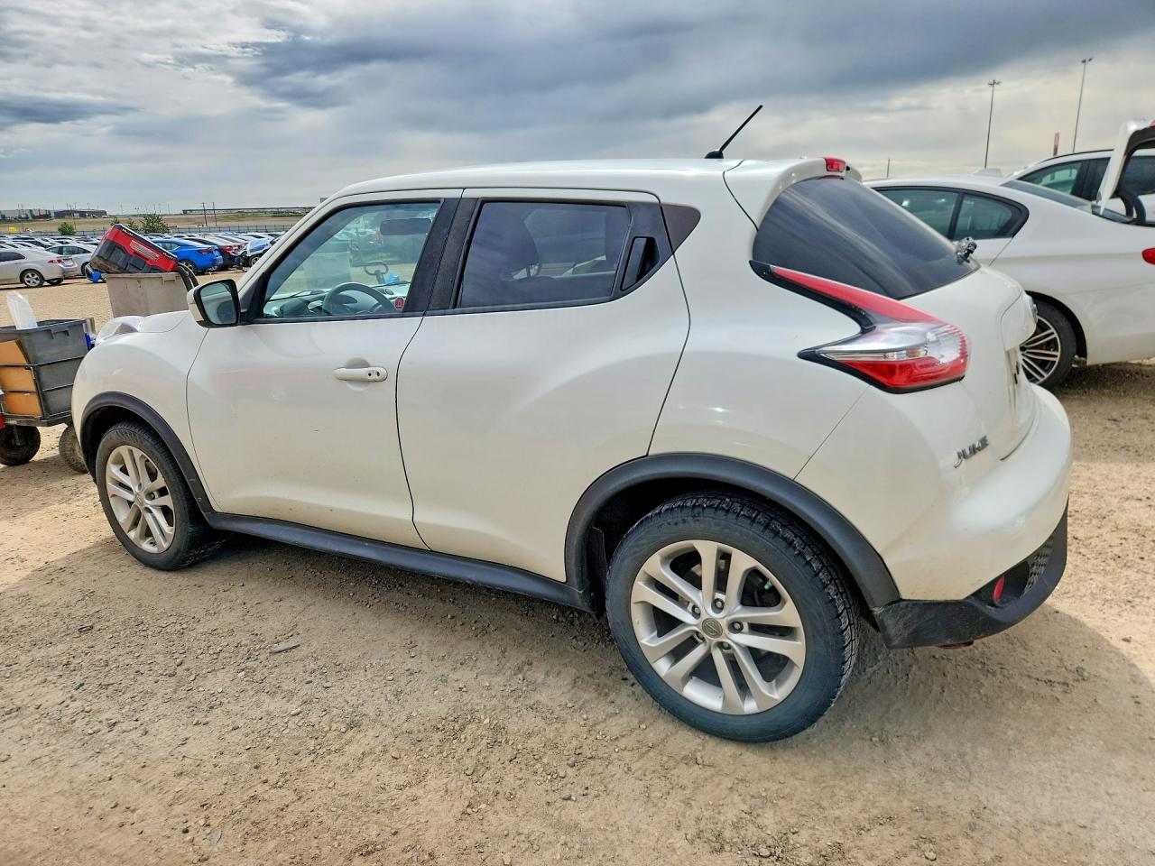 2015 Nissan Juke S White vin: JN8AF5MR6FT513080