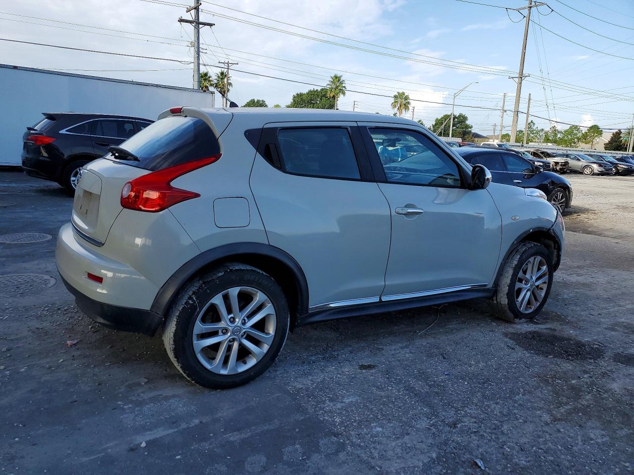 2011 Nissan Juke S Silver vin: JN8AF5MR7BT008899