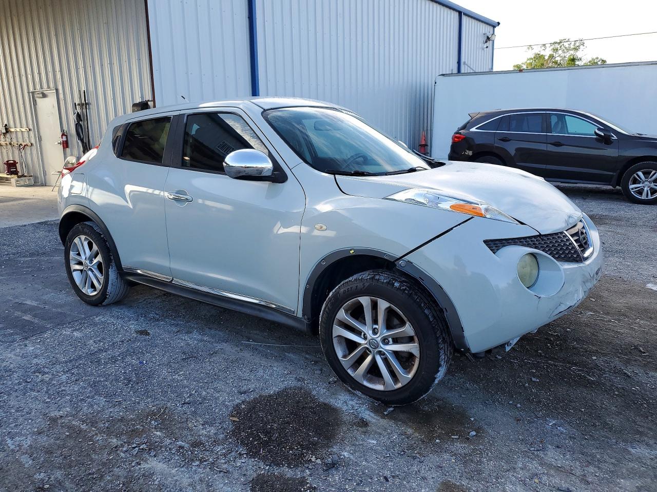2011 Nissan Juke S Silver vin: JN8AF5MR7BT008899
