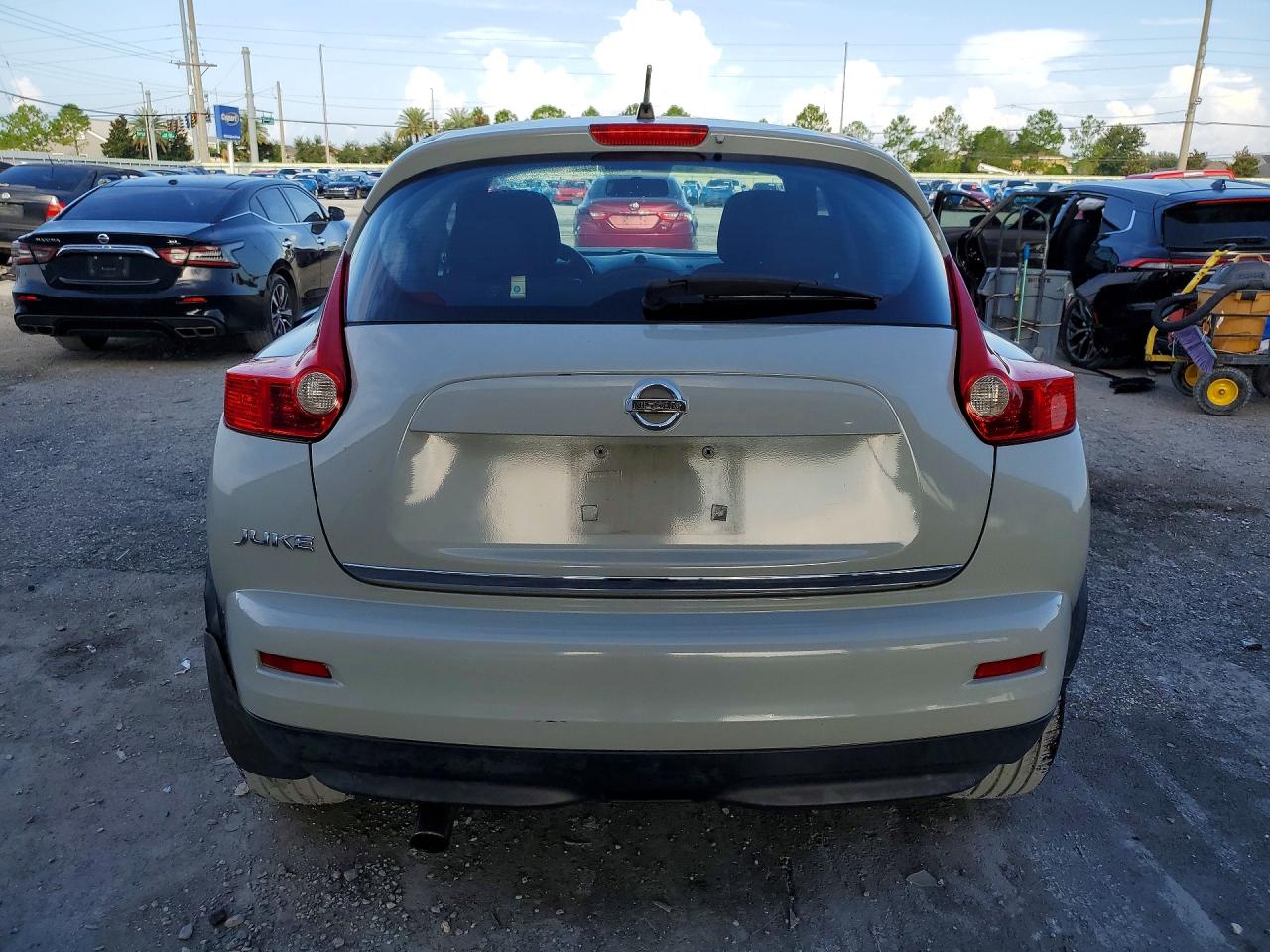 2011 Nissan Juke S Silver vin: JN8AF5MR7BT008899