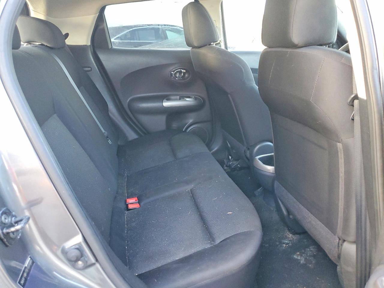 2011 Nissan Juke S Silver vin: JN8AF5MR7BT008899