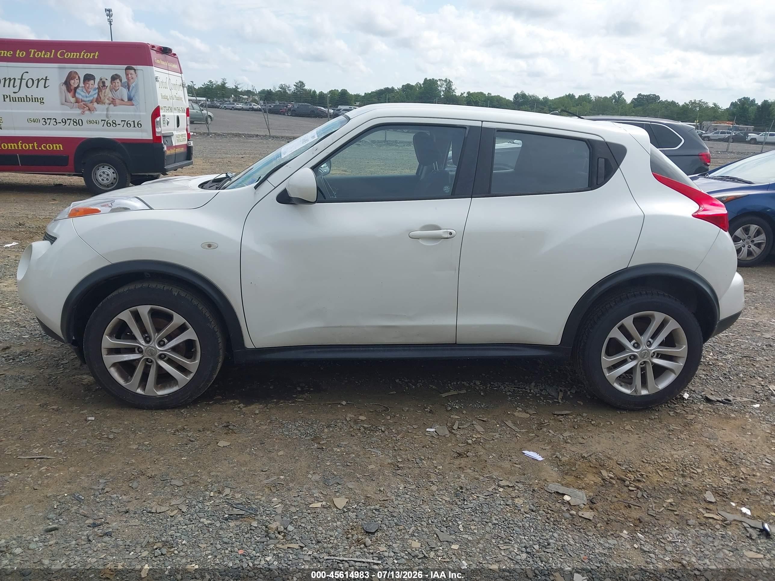 2013 Nissan Juke S White vin: JN8AF5MR7DT211682