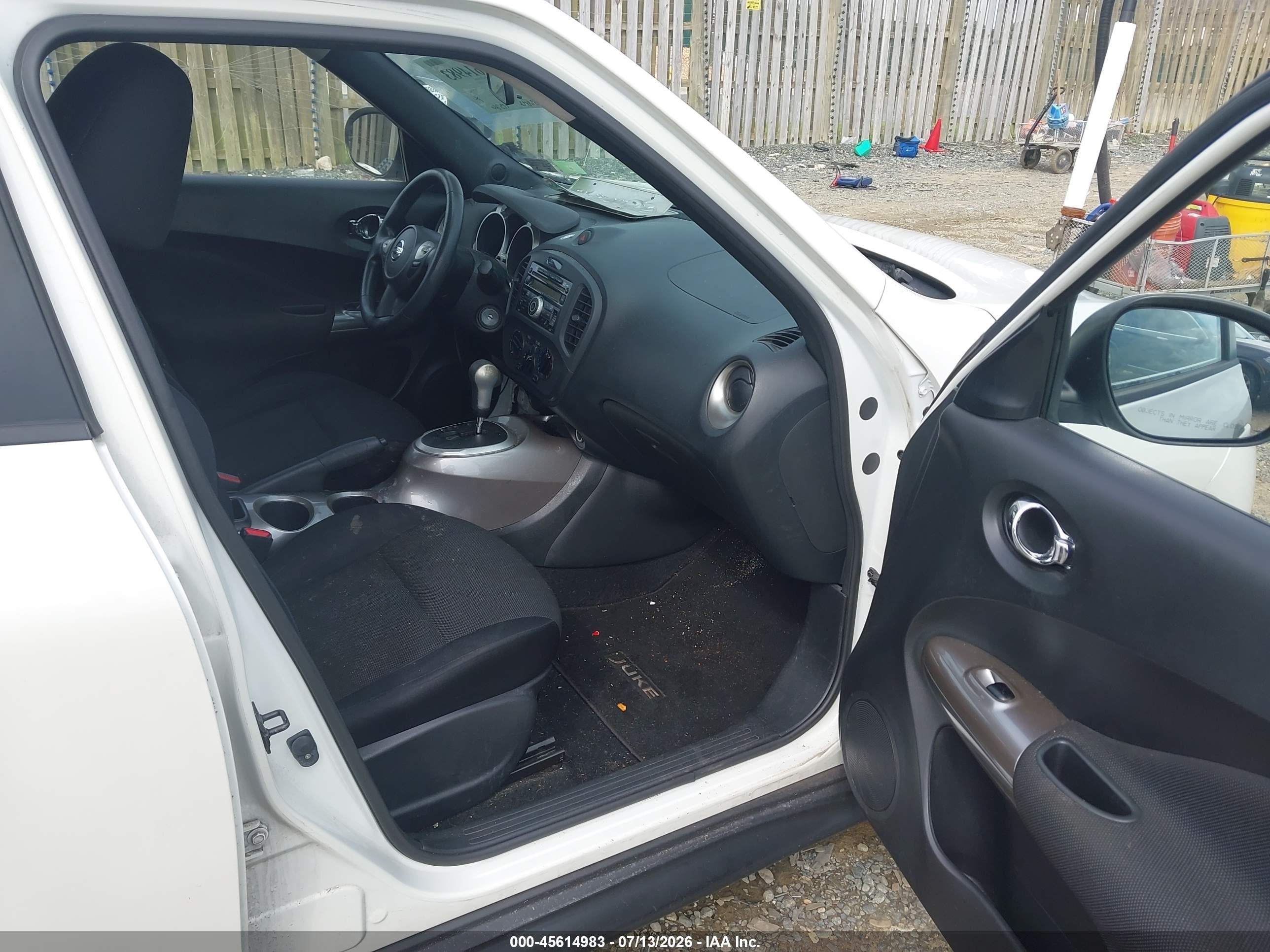 2013 Nissan Juke S White vin: JN8AF5MR7DT211682