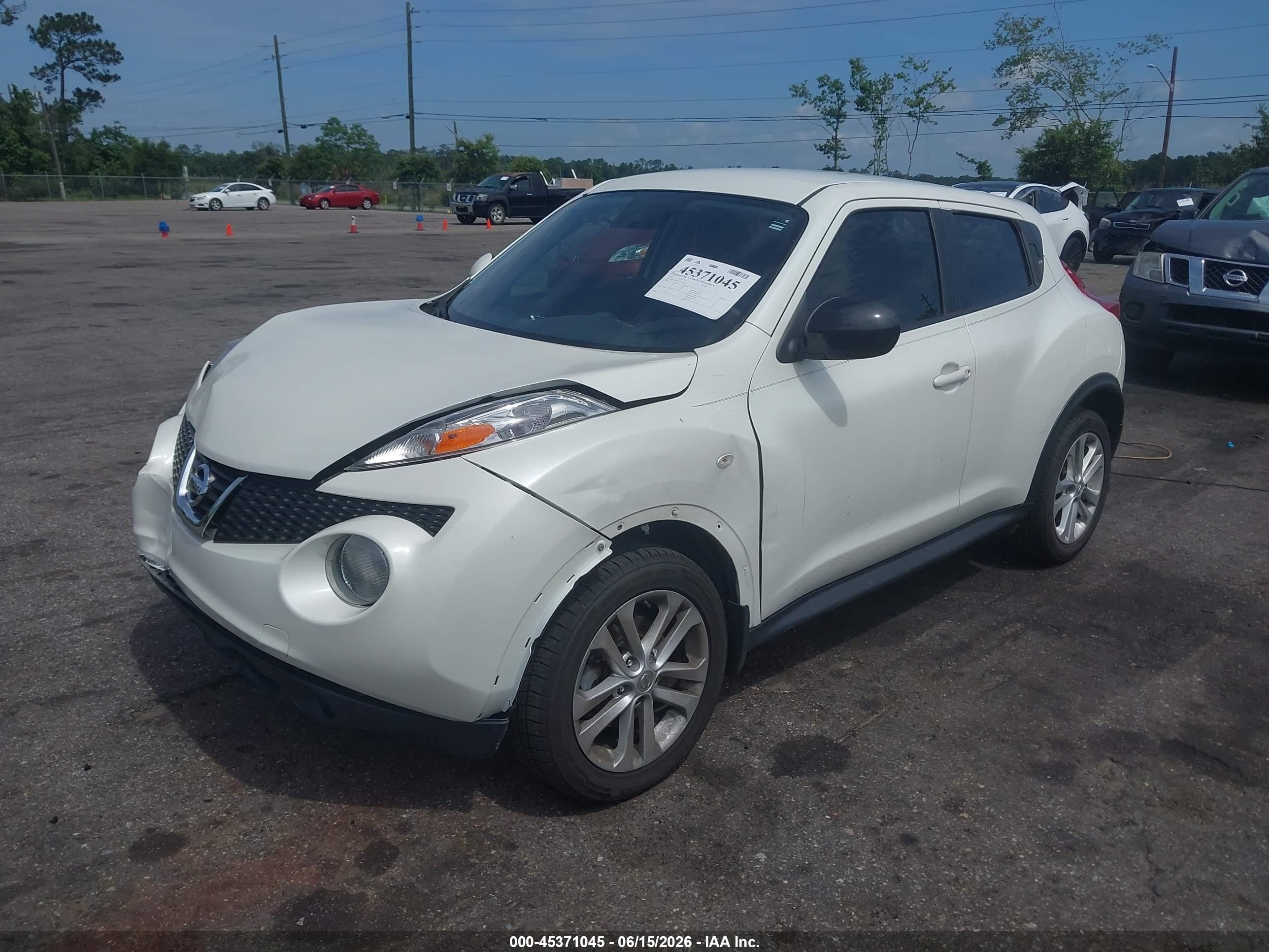 2014 Nissan Juke S White vin: JN8AF5MR7ET350910