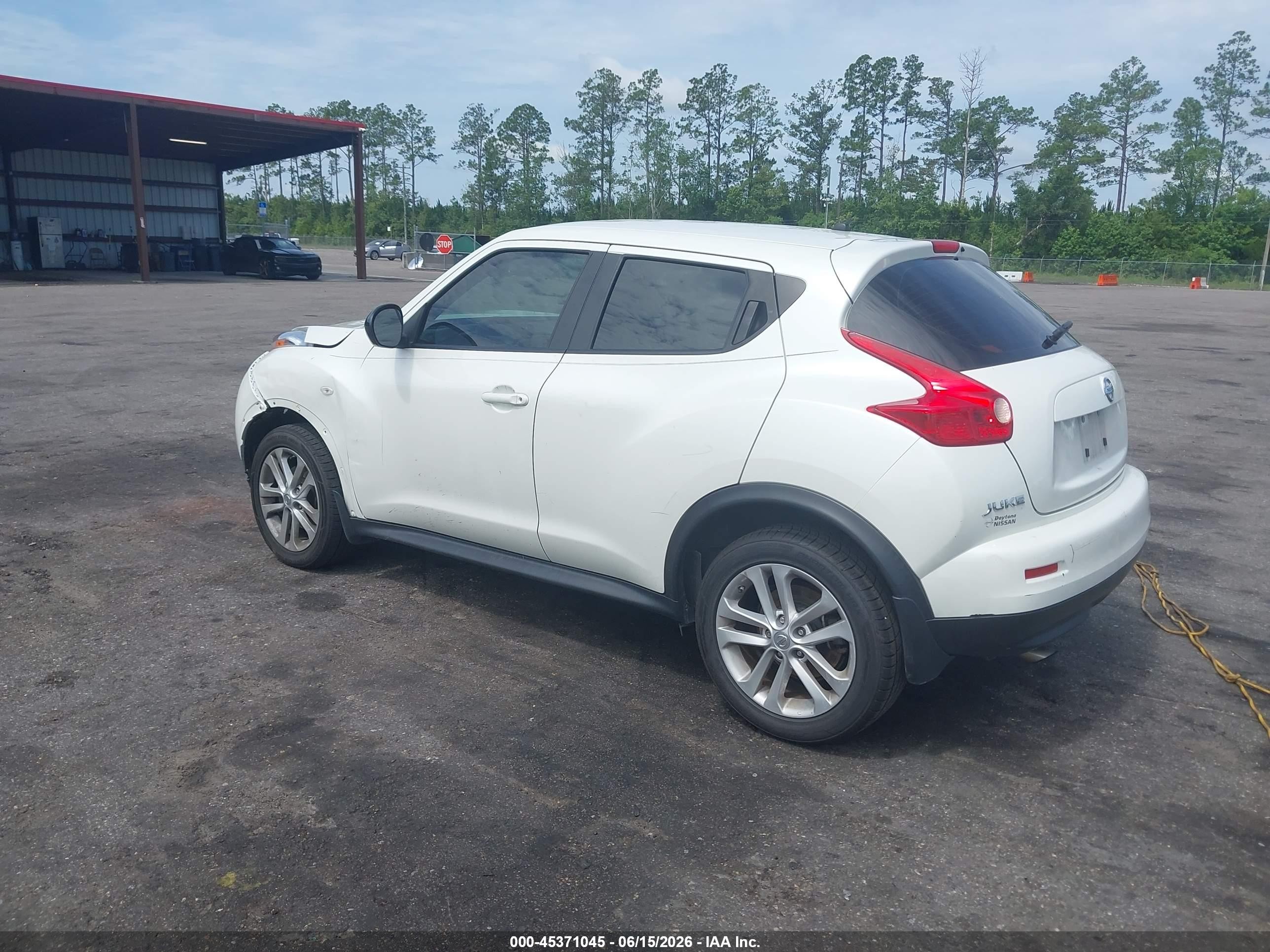 2014 Nissan Juke S White vin: JN8AF5MR7ET350910