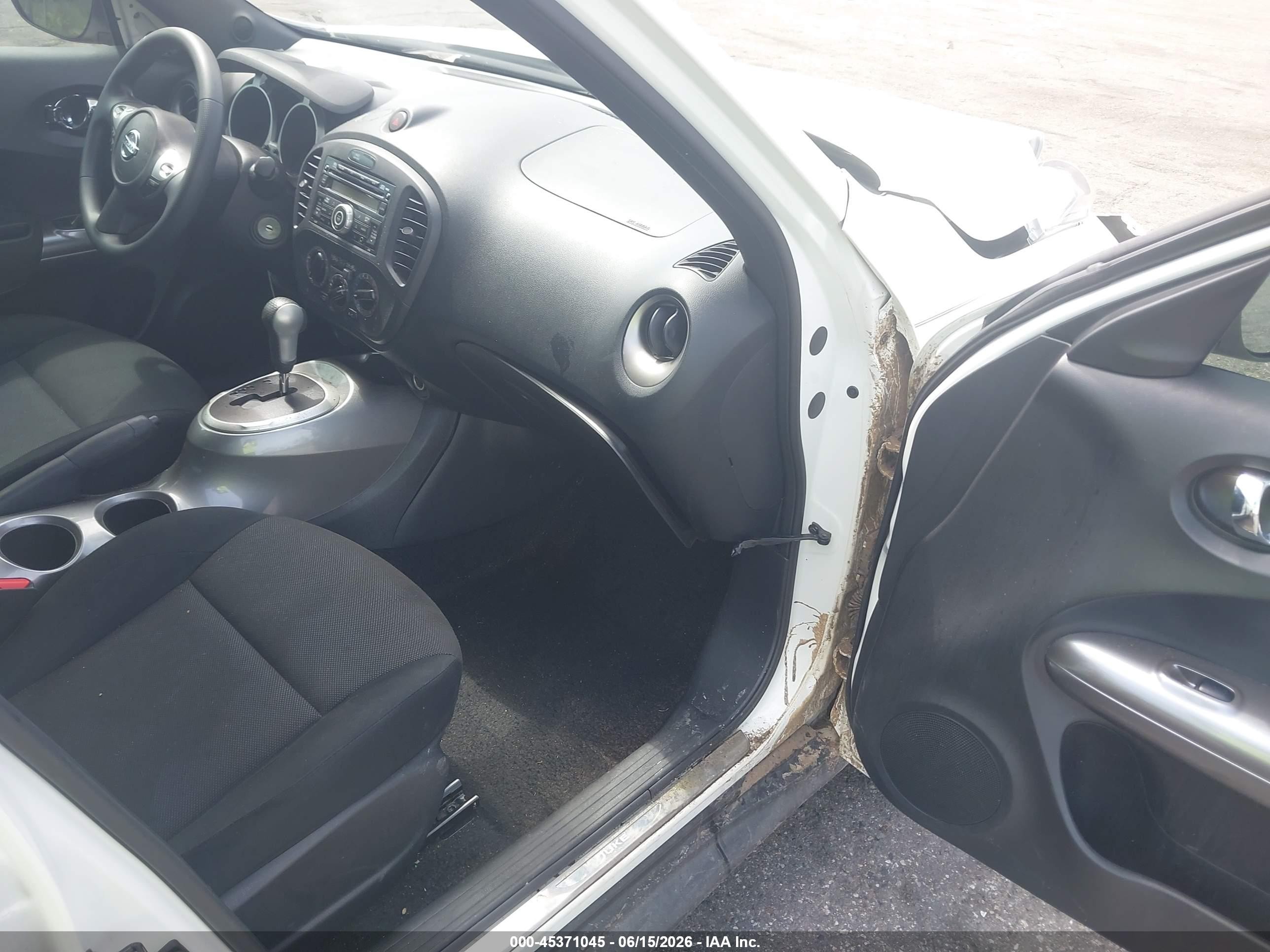2014 Nissan Juke S White vin: JN8AF5MR7ET350910