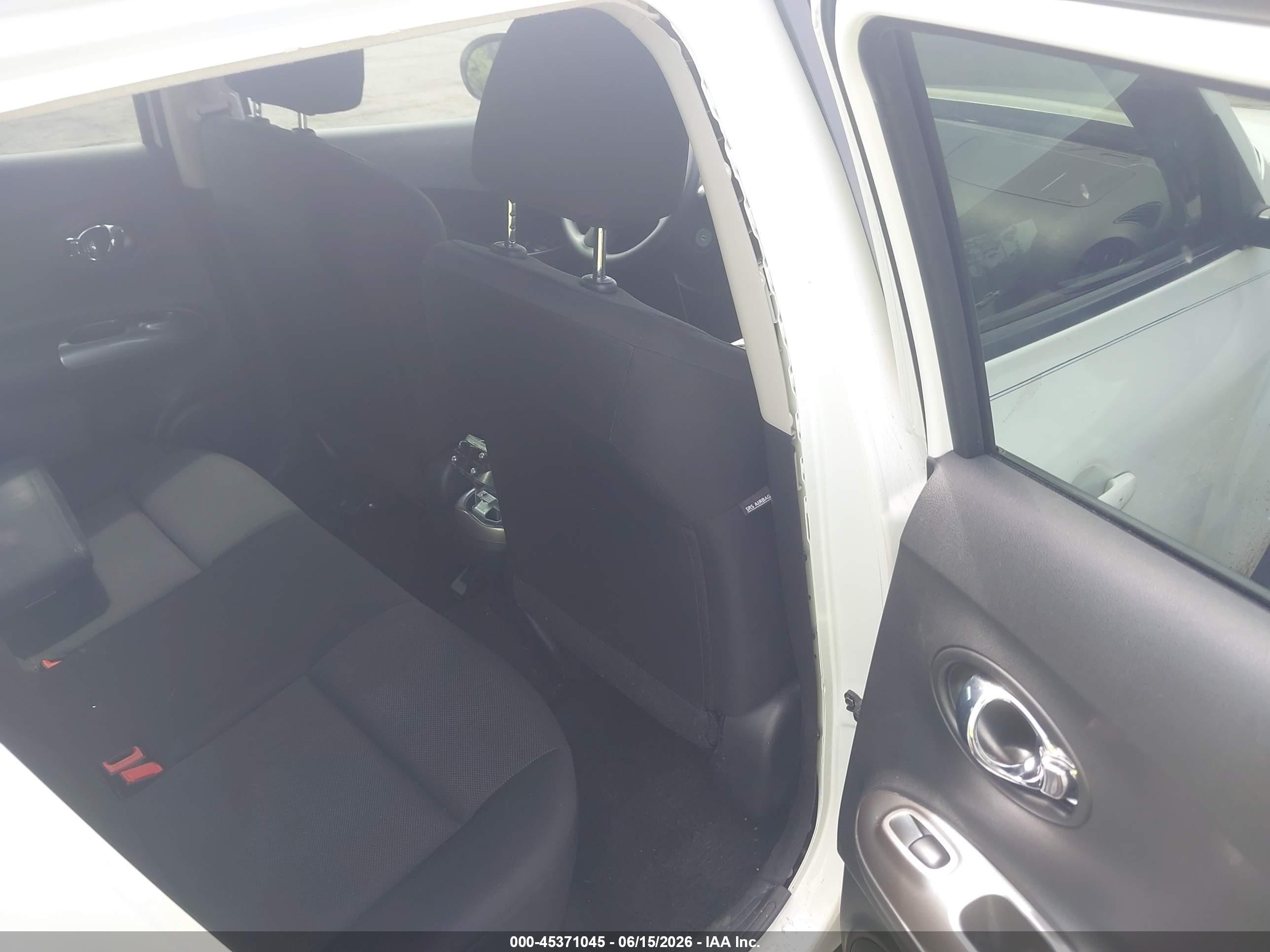 2014 Nissan Juke S White vin: JN8AF5MR7ET350910
