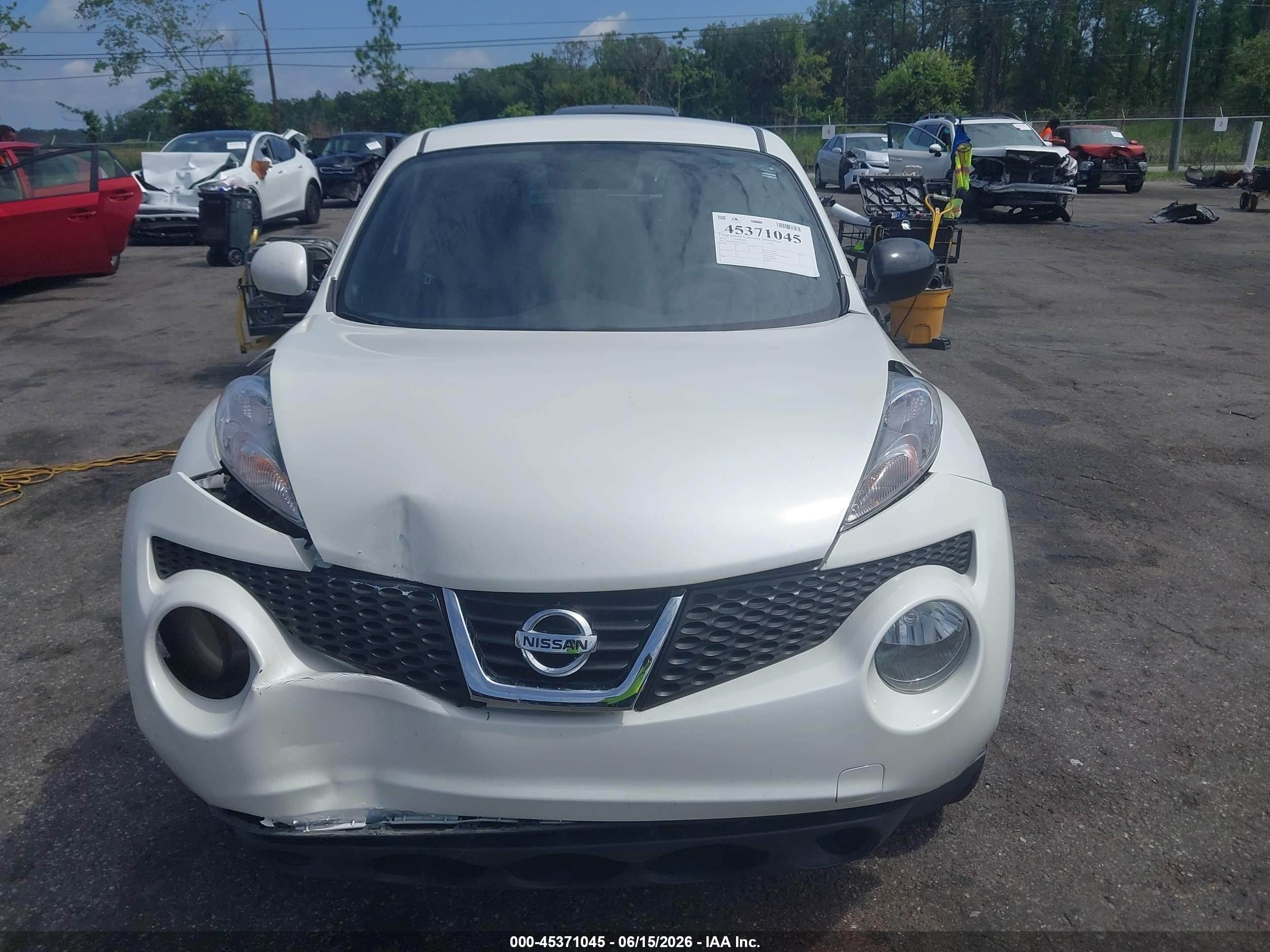 2014 Nissan Juke S White vin: JN8AF5MR7ET350910