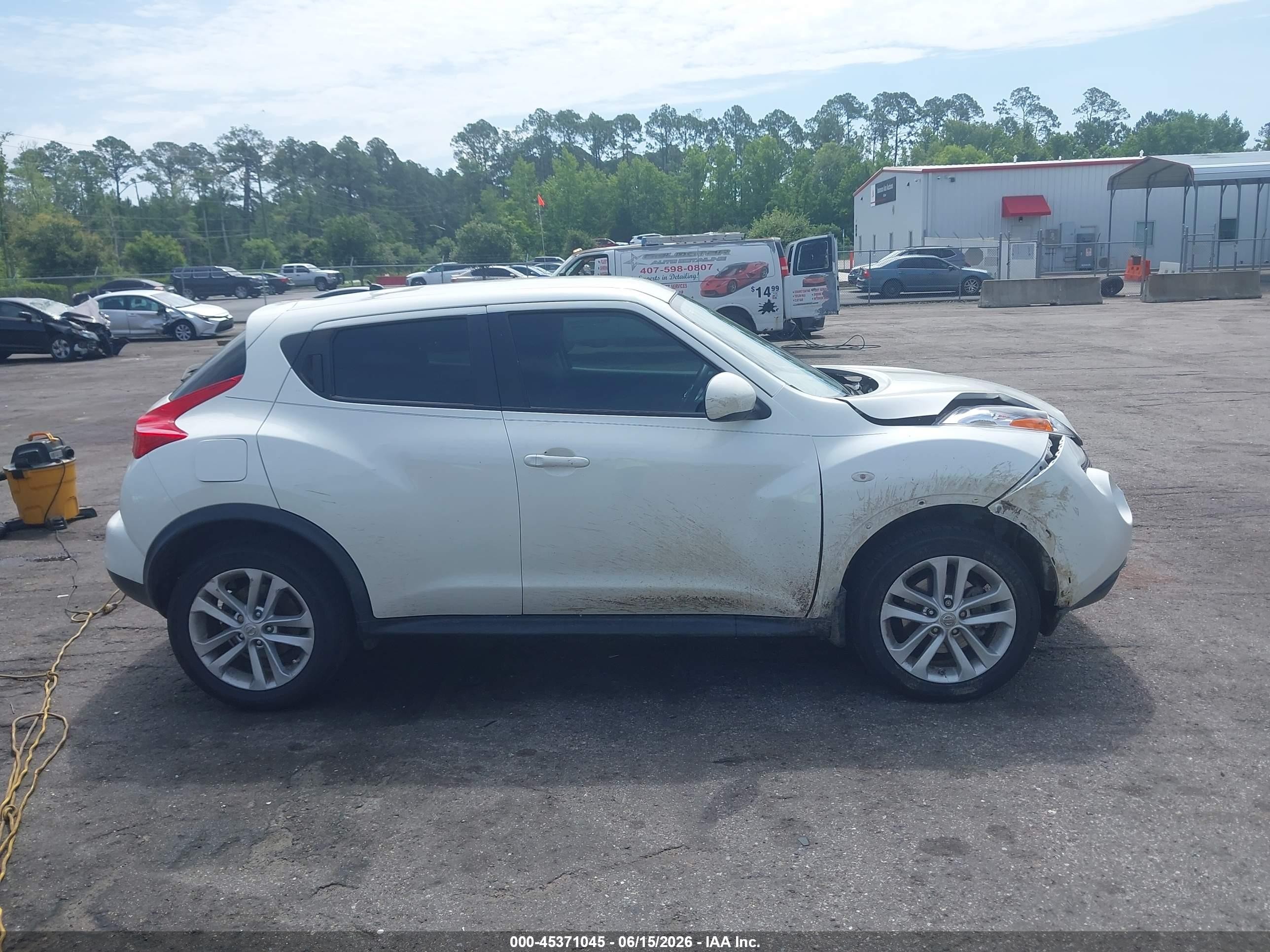 2014 Nissan Juke S White vin: JN8AF5MR7ET350910