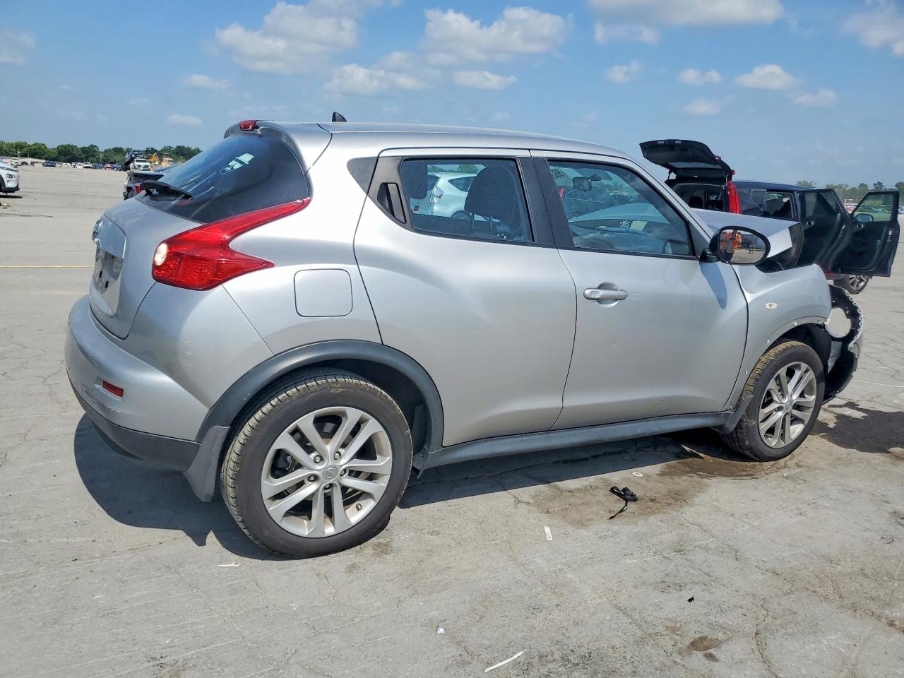 2011 Nissan Juke S Серебряный vin: JN8AF5MR8BT012170