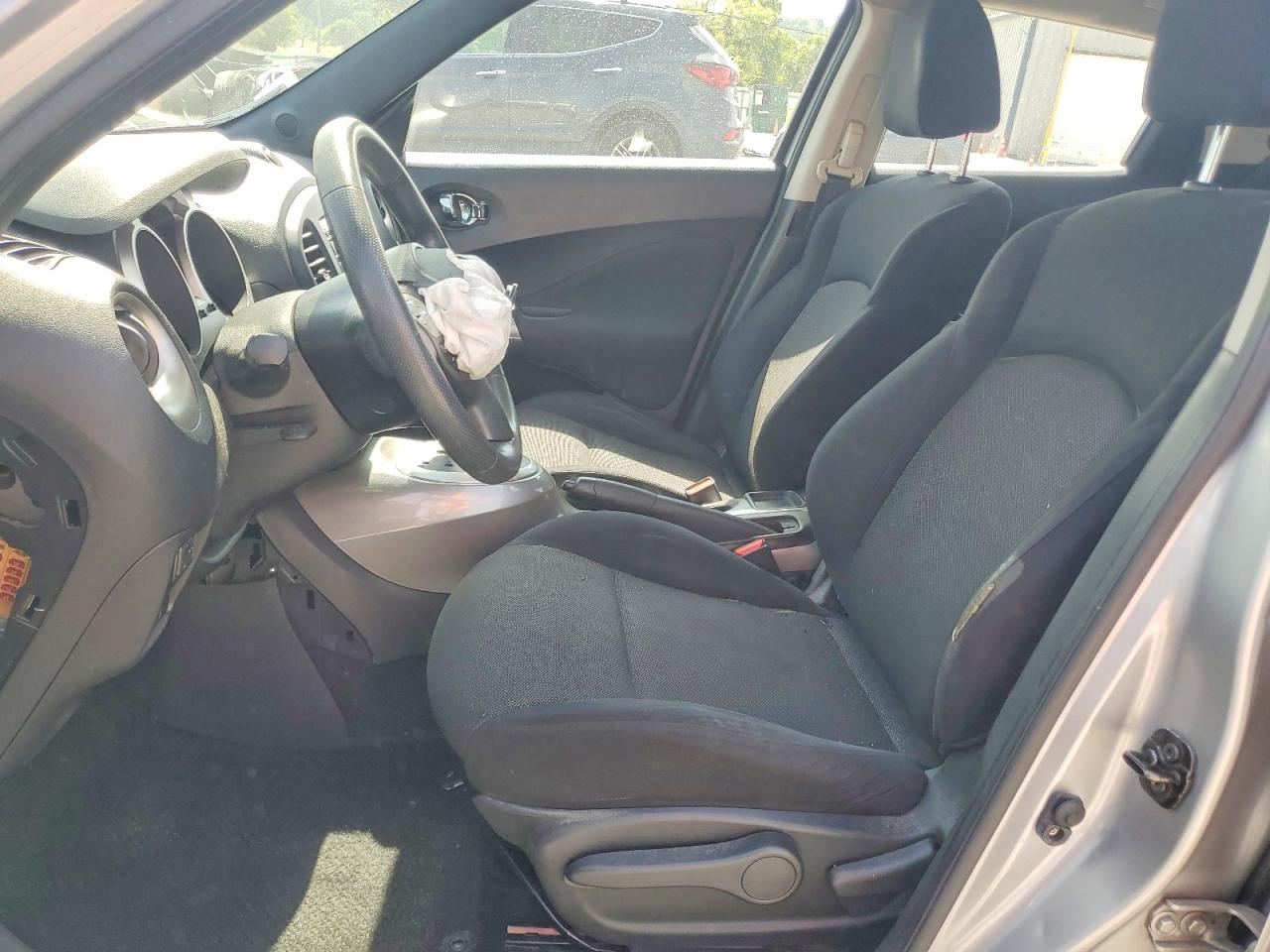2011 Nissan Juke S Серебряный vin: JN8AF5MR8BT012170