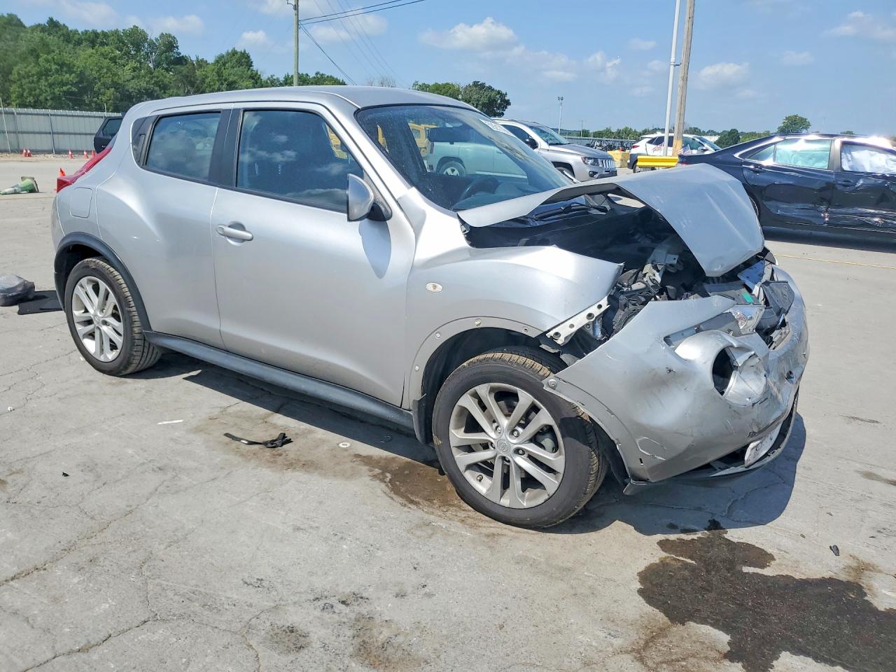 2011 Nissan Juke S Серебряный vin: JN8AF5MR8BT012170