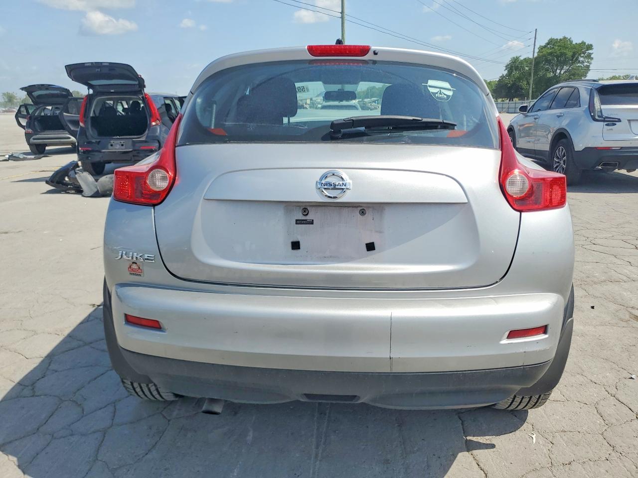 2011 Nissan Juke S Серебряный vin: JN8AF5MR8BT012170