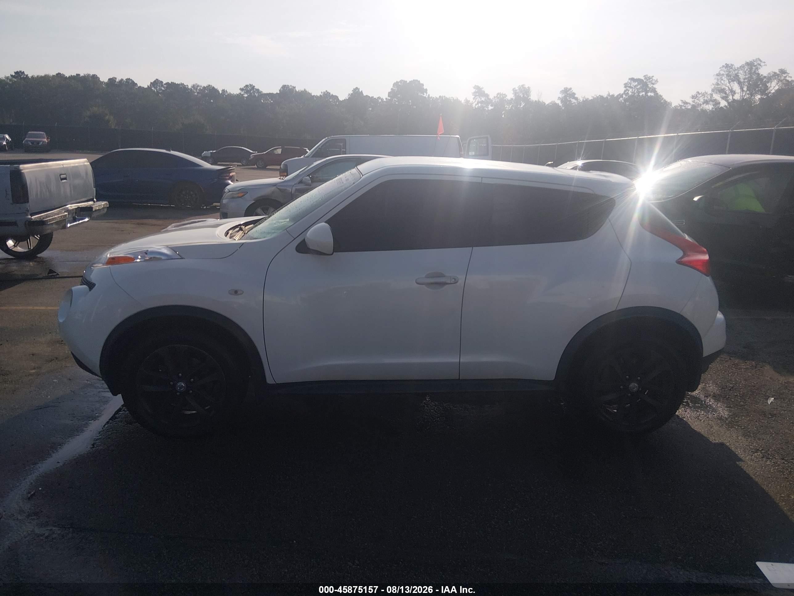 2014 Nissan Juke S White vin: JN8AF5MR8ET350883
