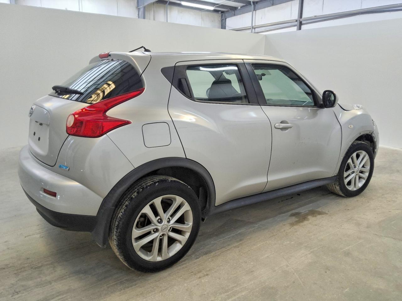 2014 Nissan Juke S Silver vin: JN8AF5MR8ET353959
