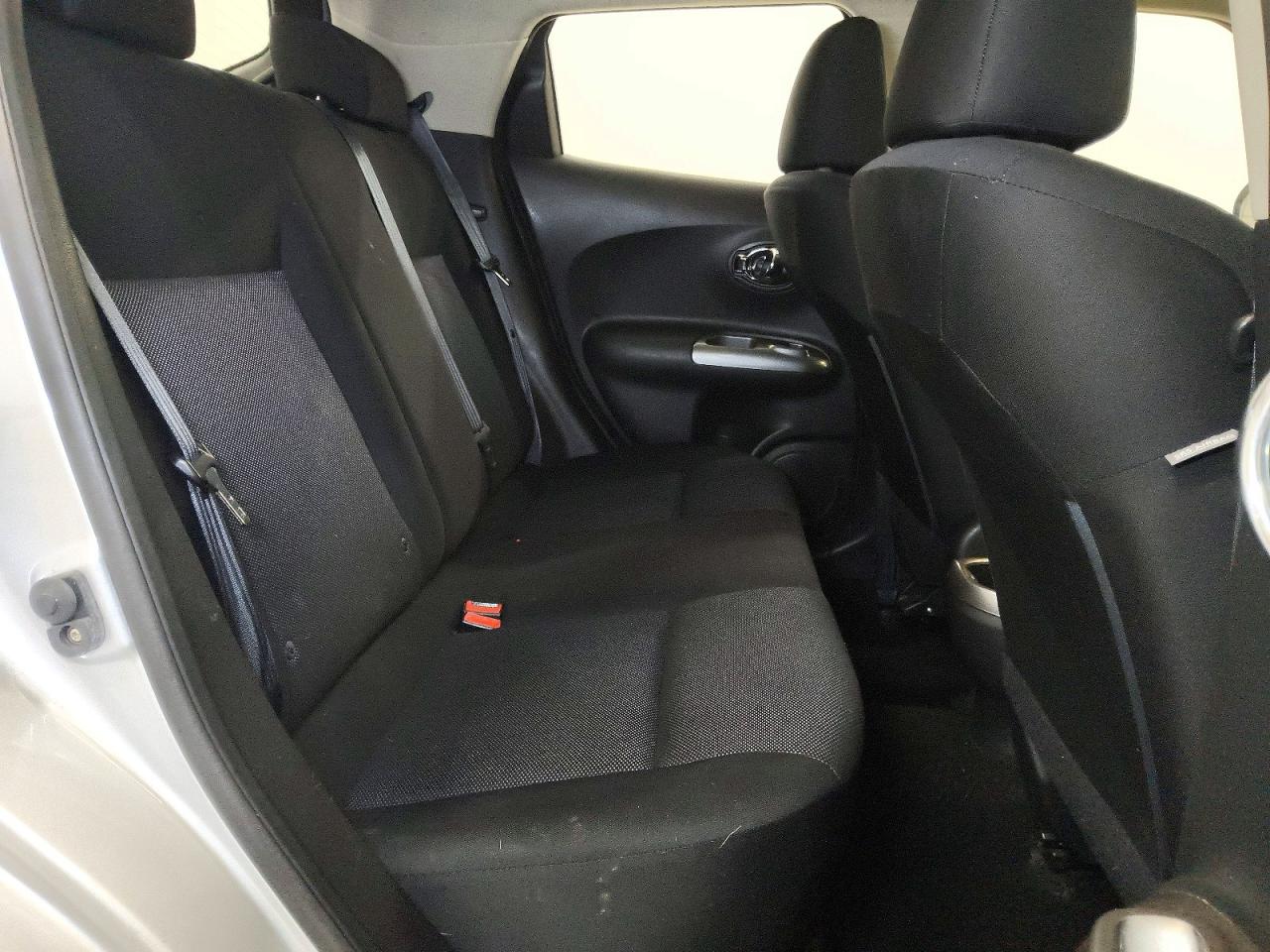 2014 Nissan Juke S Silver vin: JN8AF5MR8ET353959