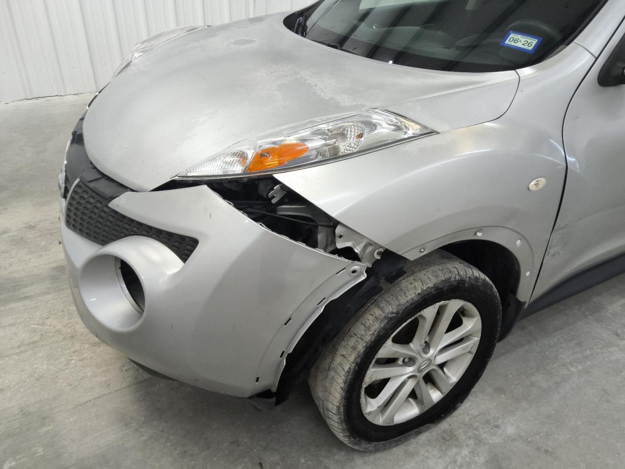 2014 Nissan Juke S Silver vin: JN8AF5MR8ET353959 Damage: Left Front Fender, Dent(S) W/ Paint Dmg, 3 To 4 Inches