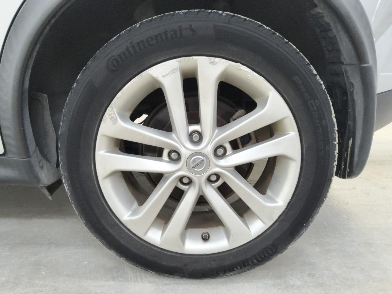 2014 Nissan Juke S Silver vin: JN8AF5MR8ET353959 Damage: Left Rear Wheel, Curb Rash, > 12 Inches