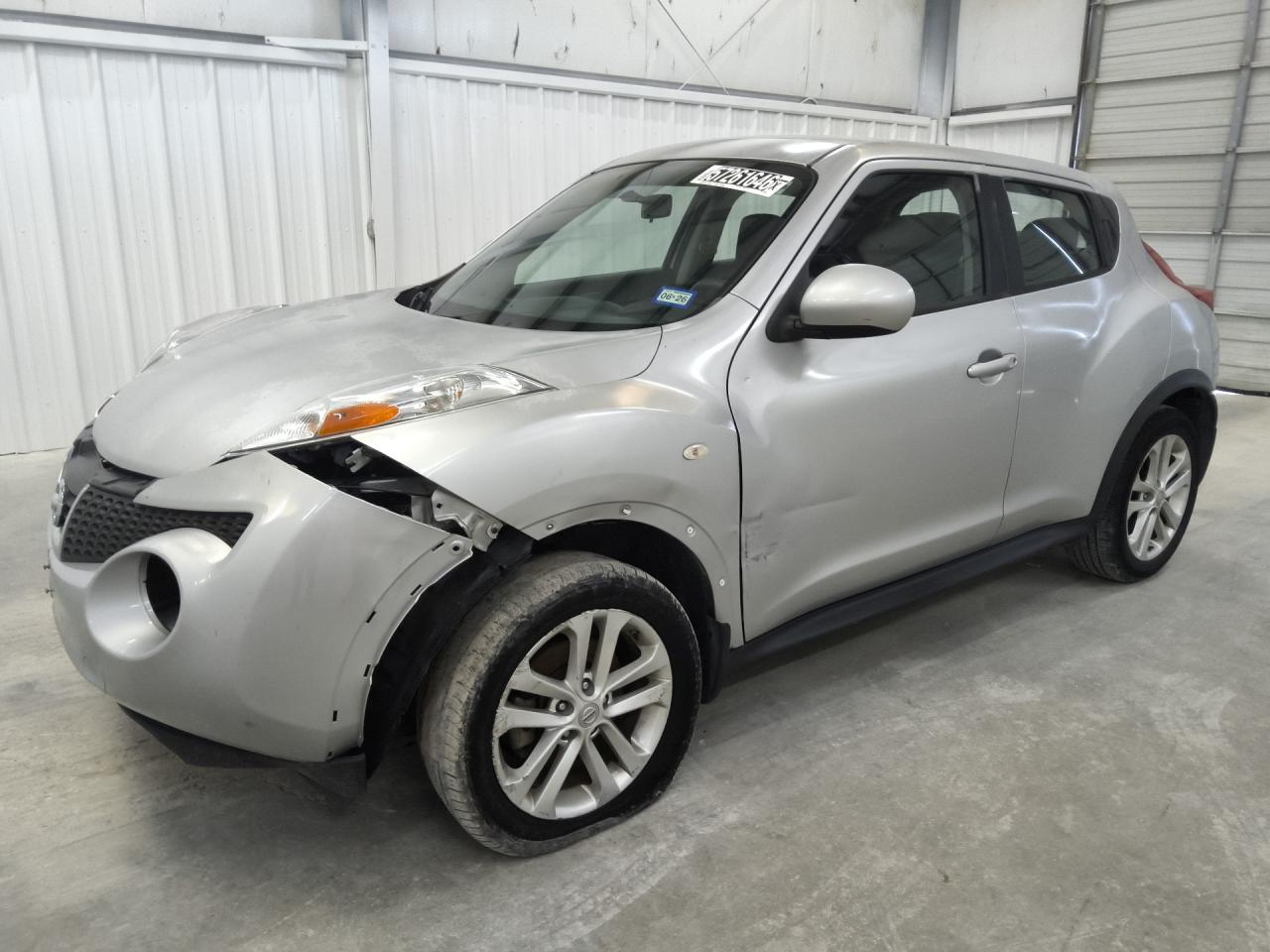 2014 Nissan Juke S Silver vin: JN8AF5MR8ET353959 Damage: Left Front Tire, Worn, Replacement Required