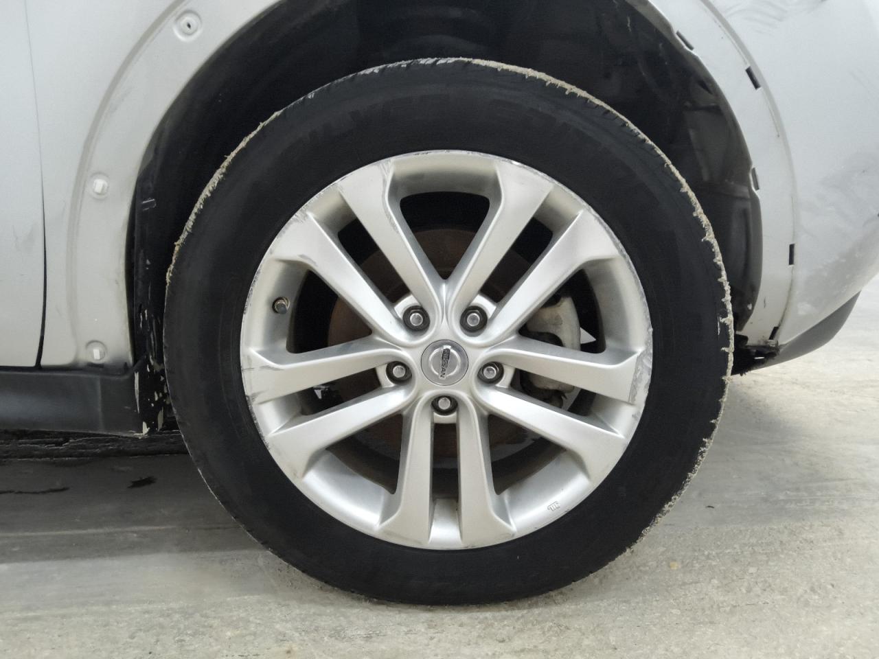 2014 Nissan Juke S Silver vin: JN8AF5MR8ET353959 Damage: Right Front Wheel, Curb Rash, > 12 Inches