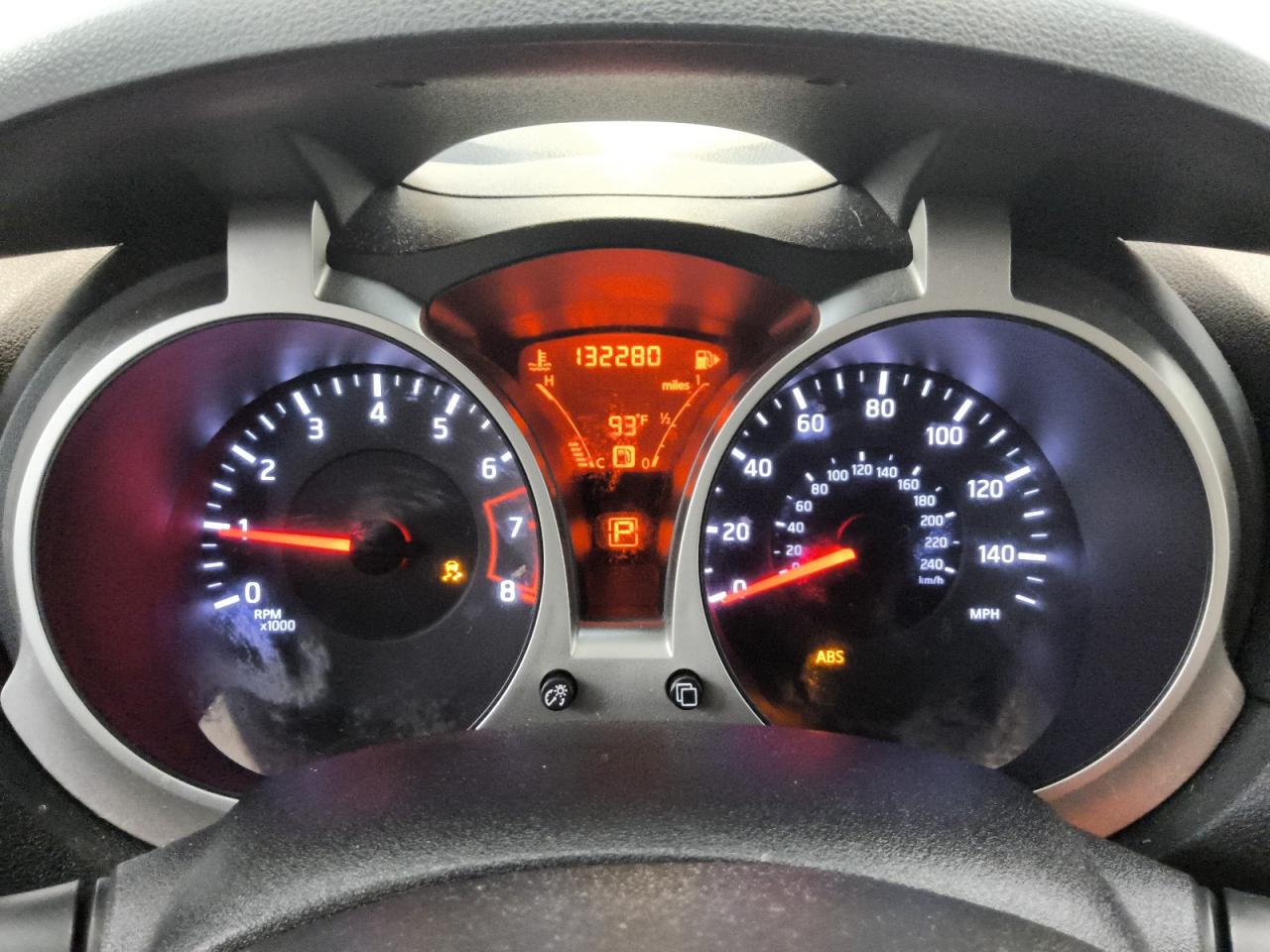 2014 Nissan Juke S Silver vin: JN8AF5MR8ET353959 Damage: Warning Light - Abs, On, Unacceptable