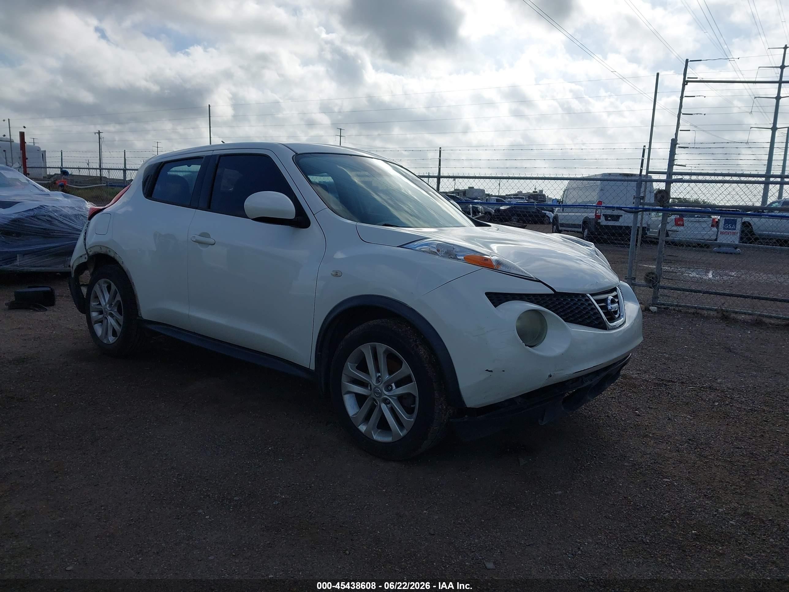 2014 Nissan Juke S White vin: JN8AF5MR8ET356702