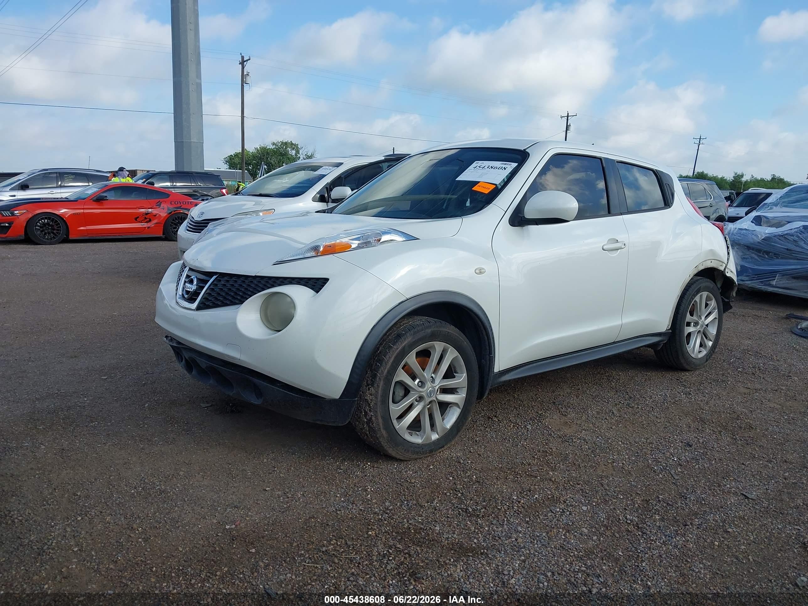 2014 Nissan Juke S White vin: JN8AF5MR8ET356702