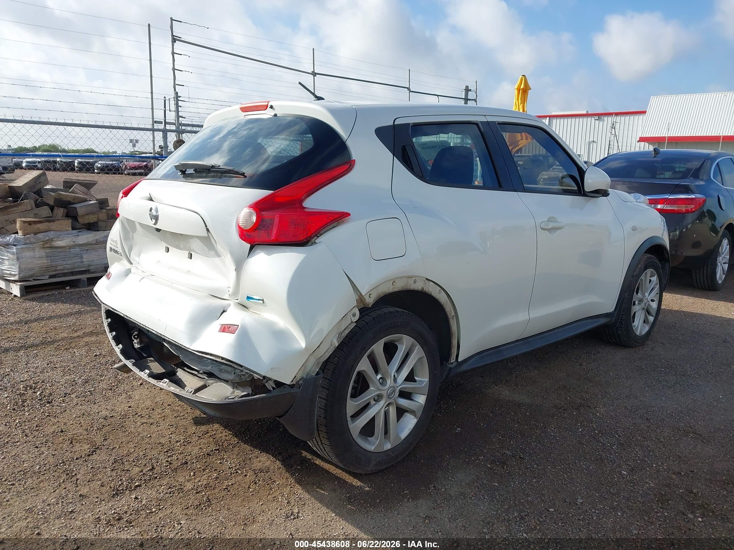2014 Nissan Juke S White vin: JN8AF5MR8ET356702